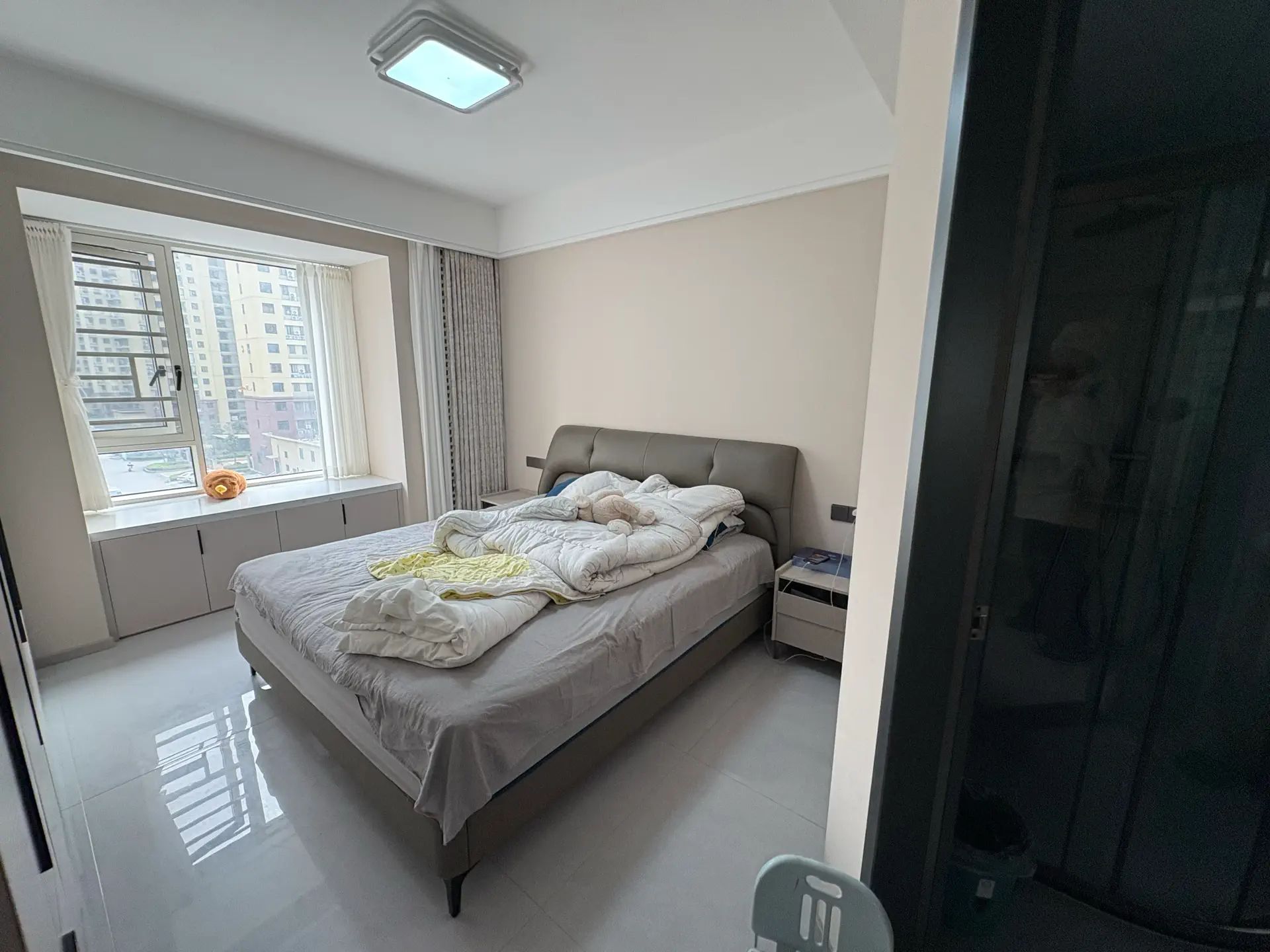 城南，蓝天花园，小高层，1梯1梯，精装三房，好楼层5楼，9成新，证满二