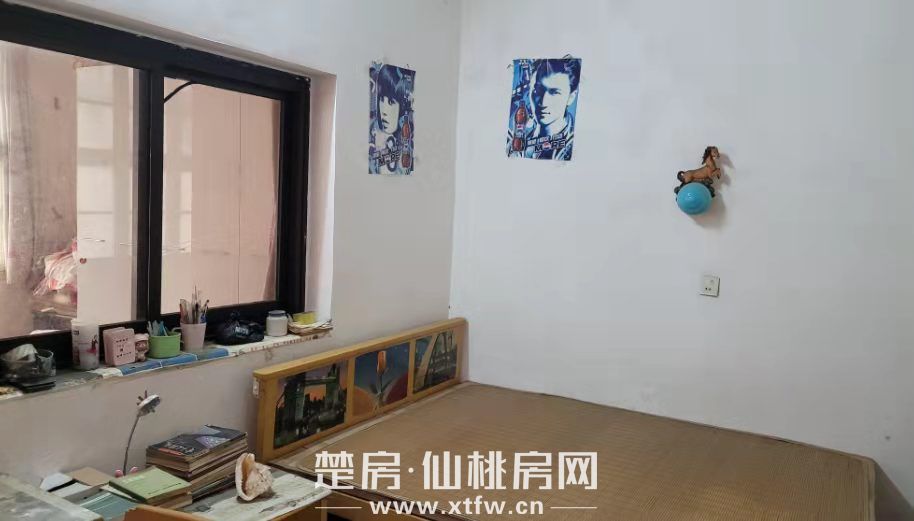 何李路新小毗邻，自建楼房共4层6室1厅1卫，诚心出售，价格可议。