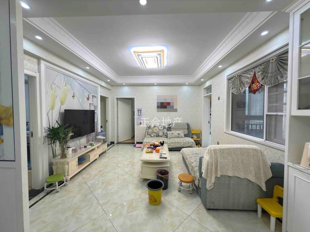 捡漏，业主诚心出售，森林国际，精装三房  双书包，双湖景房。 ​电梯好楼层