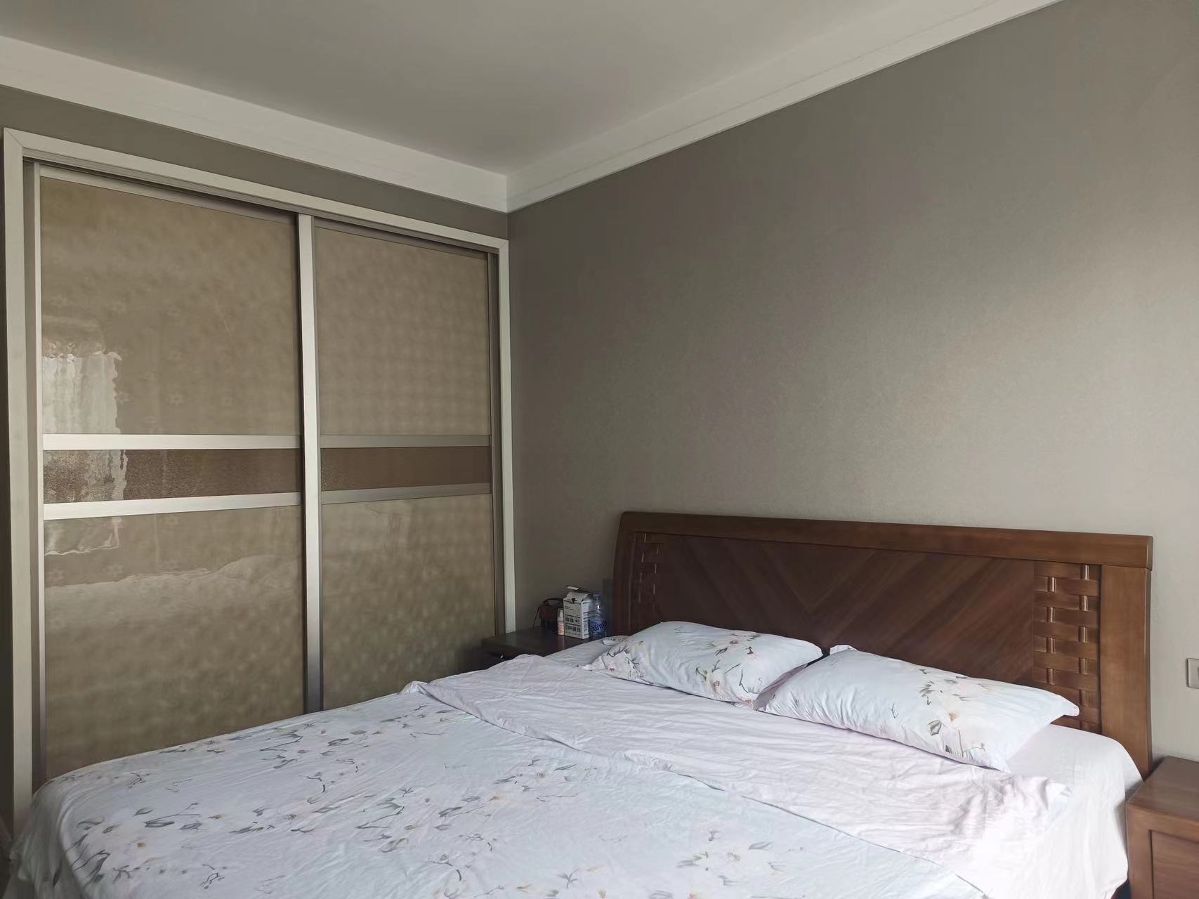 一品苑森林国际北苑对面.精装三房两卫.证件满二.看房方便