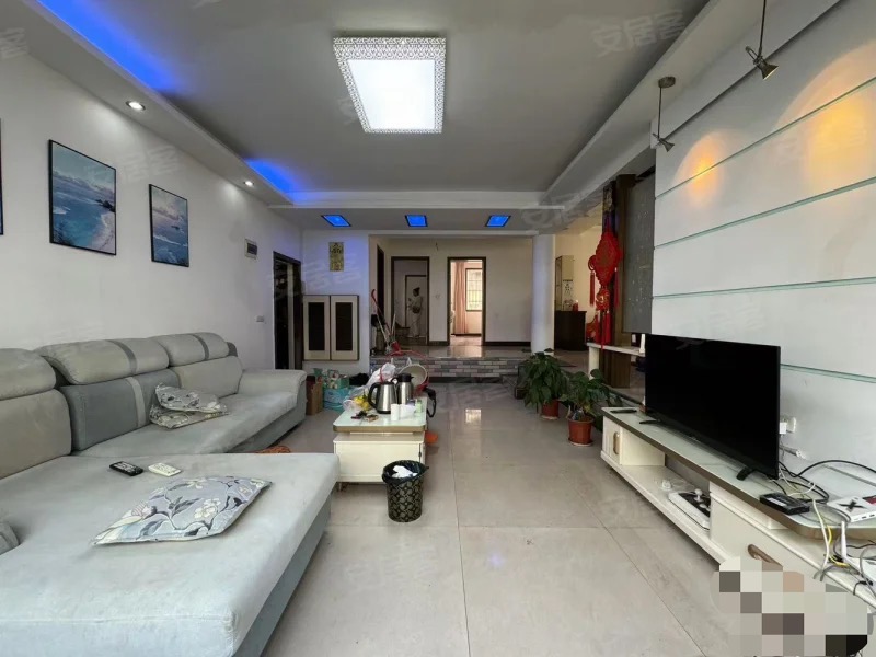 184，德政园 香榭里，步梯2楼  ，采光户型好，送4个平方车库，精装三房