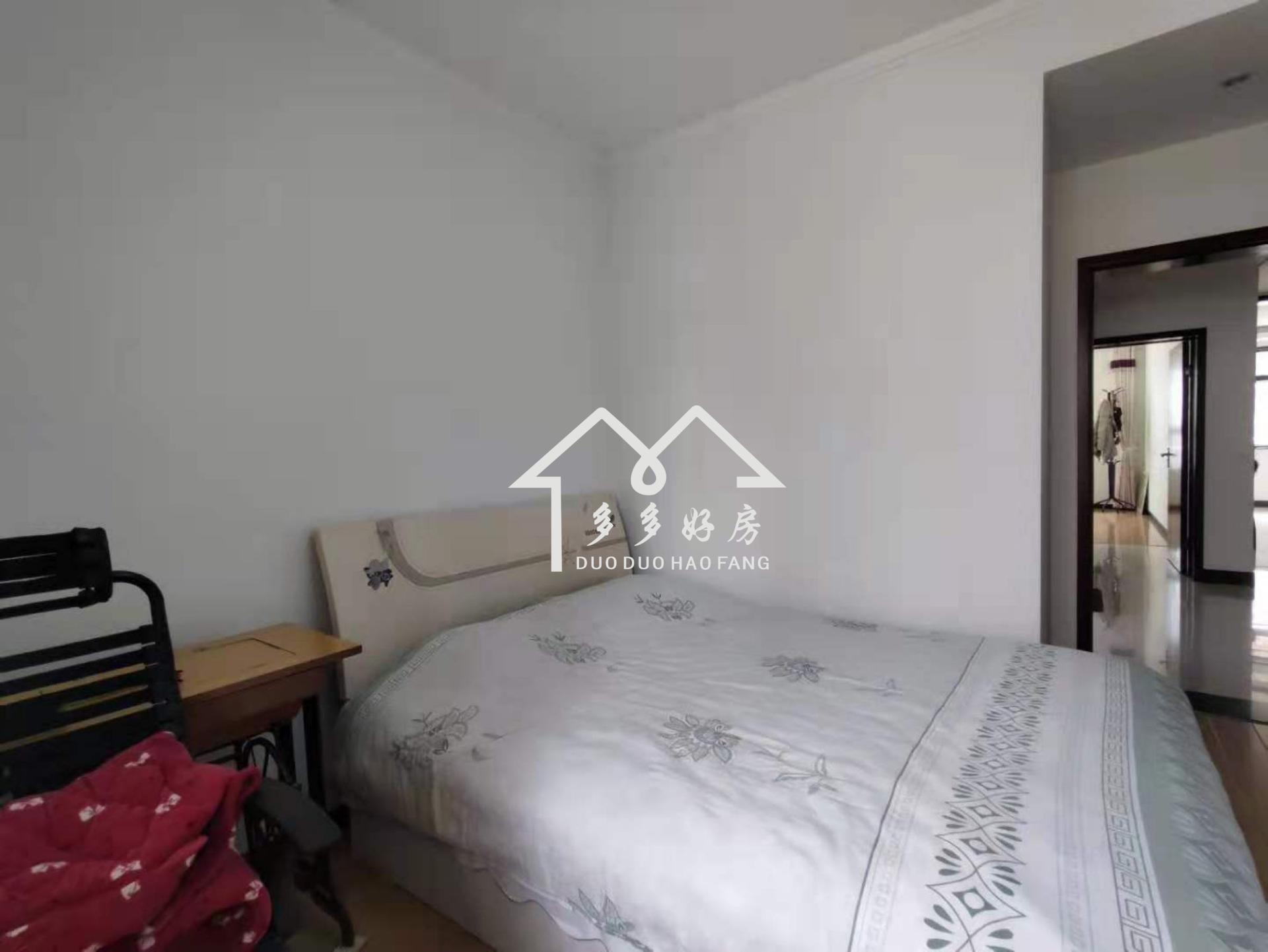 笆篓湾金居3室2厅1卫103平精装修家具家电全送53.8万优价出售