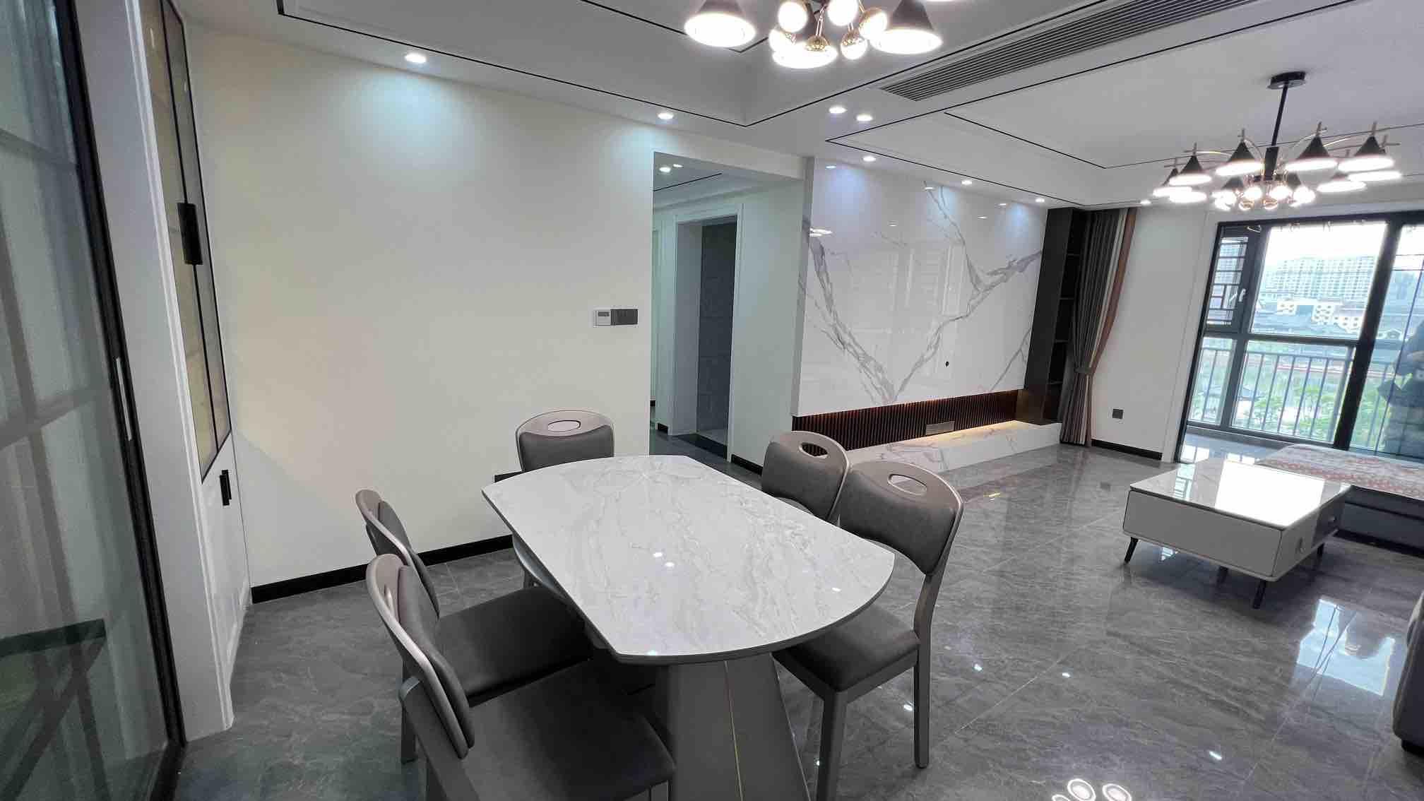 房东诚心出售，城南-森林国际，湖景房全新精装大三房，队口2中2小