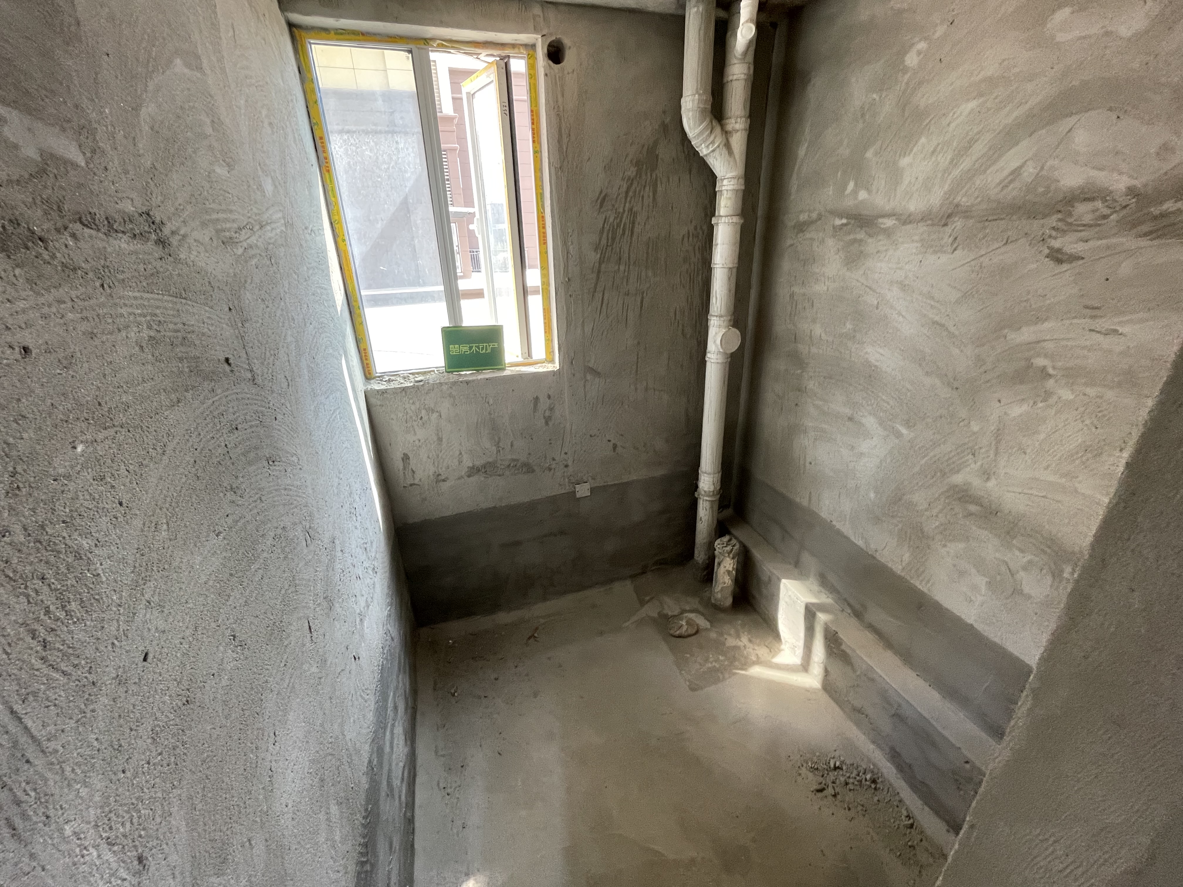 蓝天新城满二稀缺小户型两房带地下车位打包带大露台采光非常好方便看房诚心出售