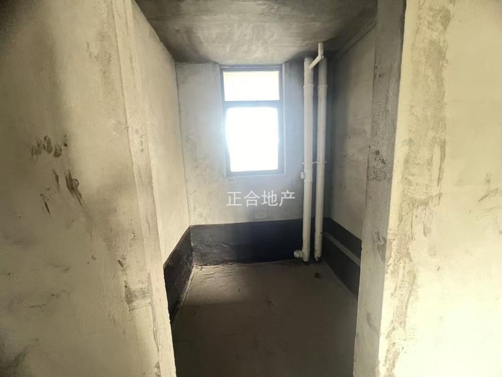 捡漏，新城壹号4期，单价只要4400，好楼层，满五，边户，证满二