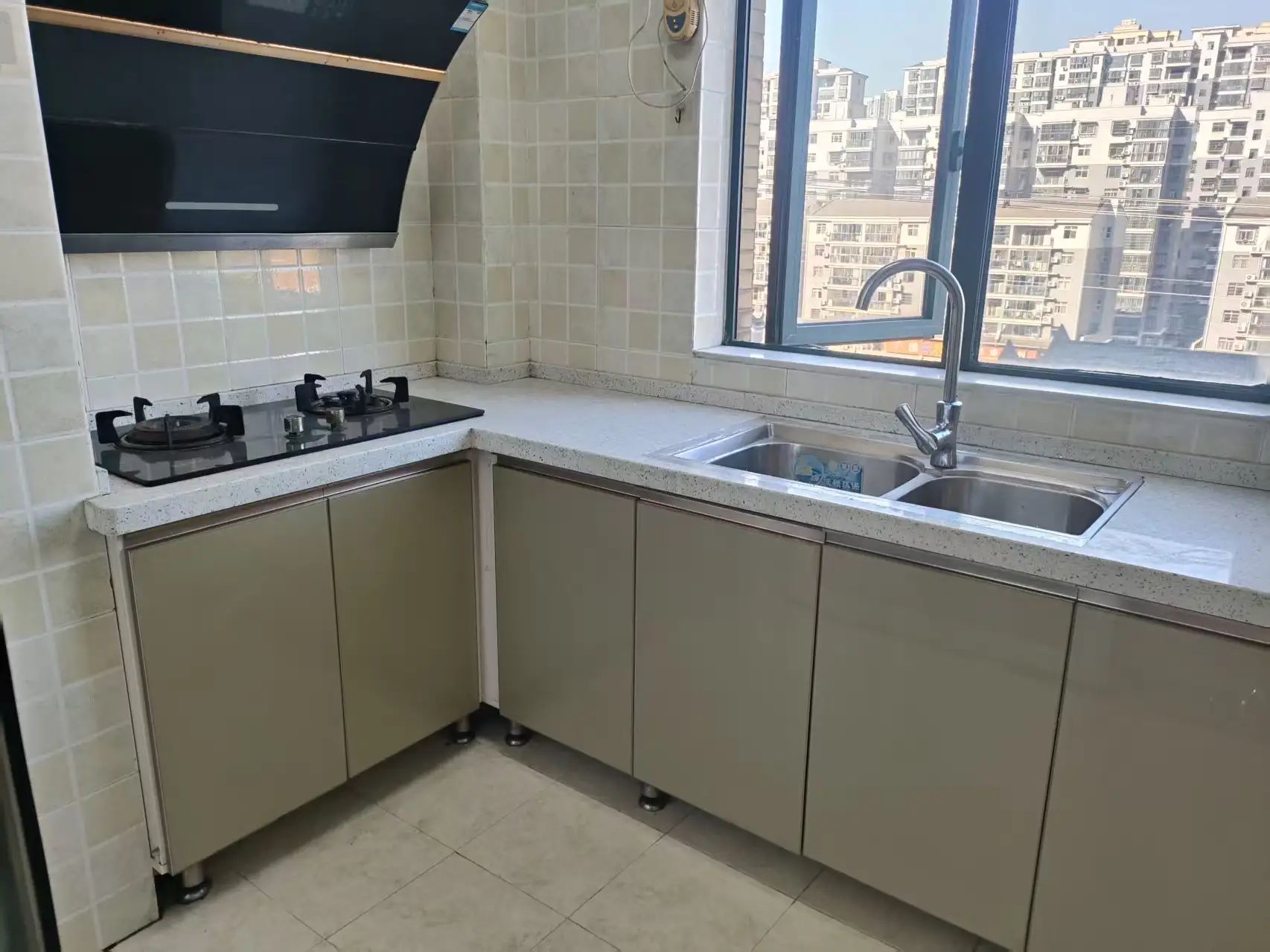 捡漏，城南，新城壹号，精装三房，欧式简约风，单价五千，拎包即住，证满二