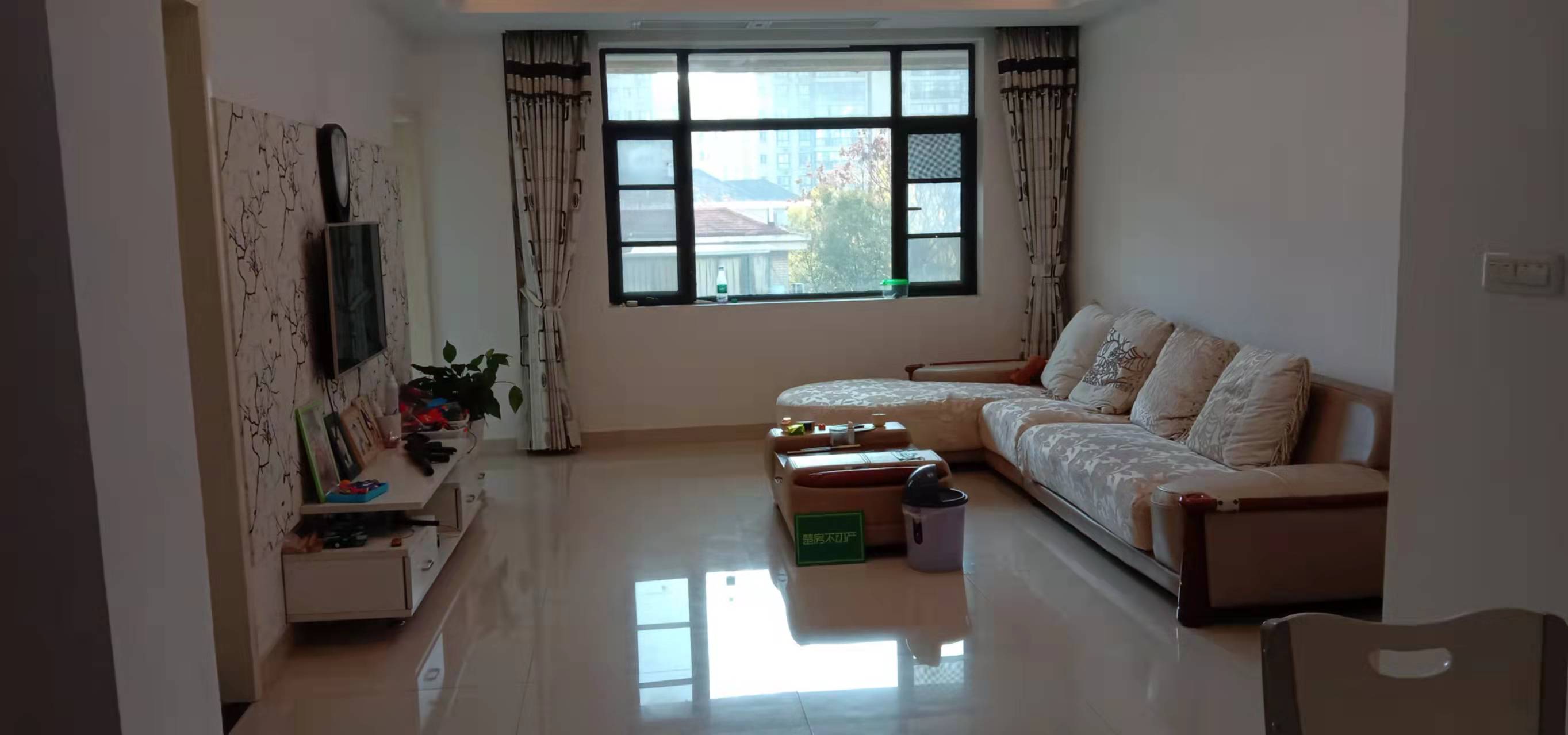 三丰鼎城电梯小高层，中间楼层。