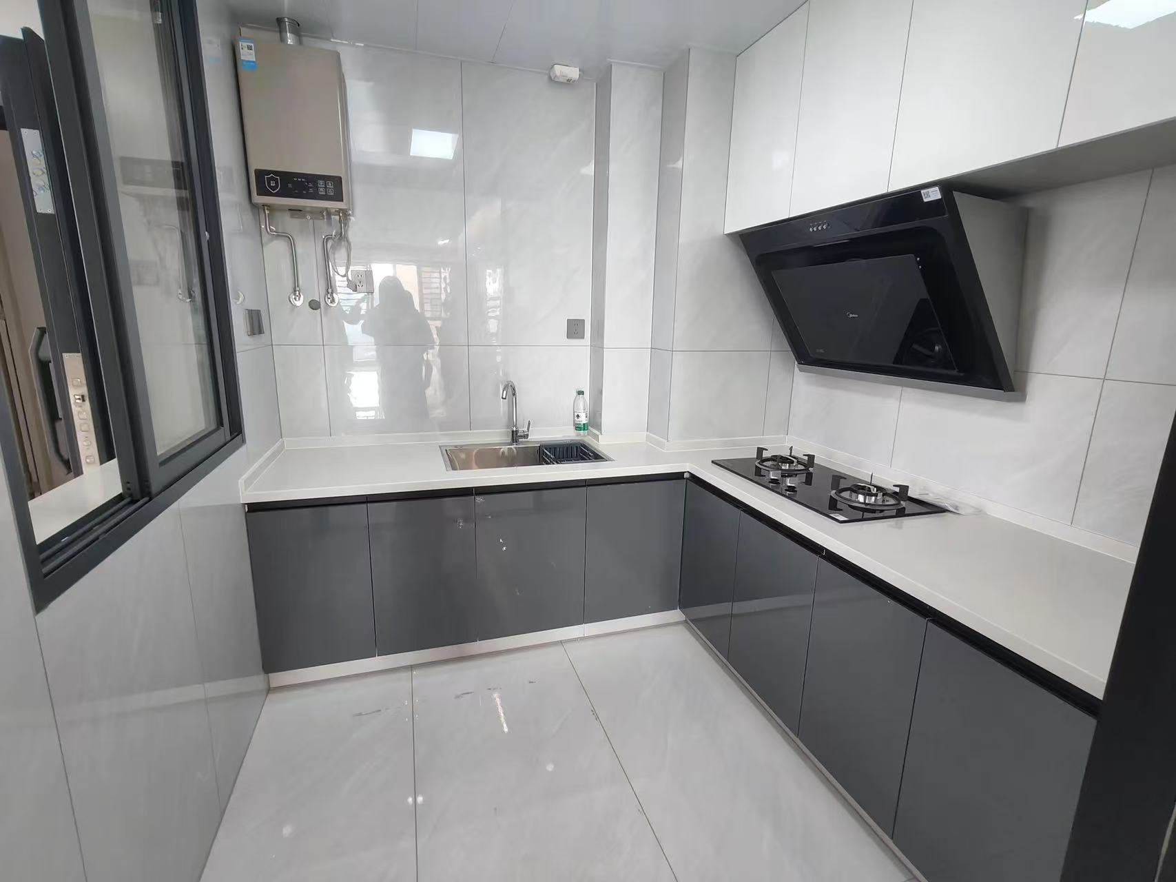 城南，新城1号五期，精装三房两卫，全新装修，好楼层，拎包入住