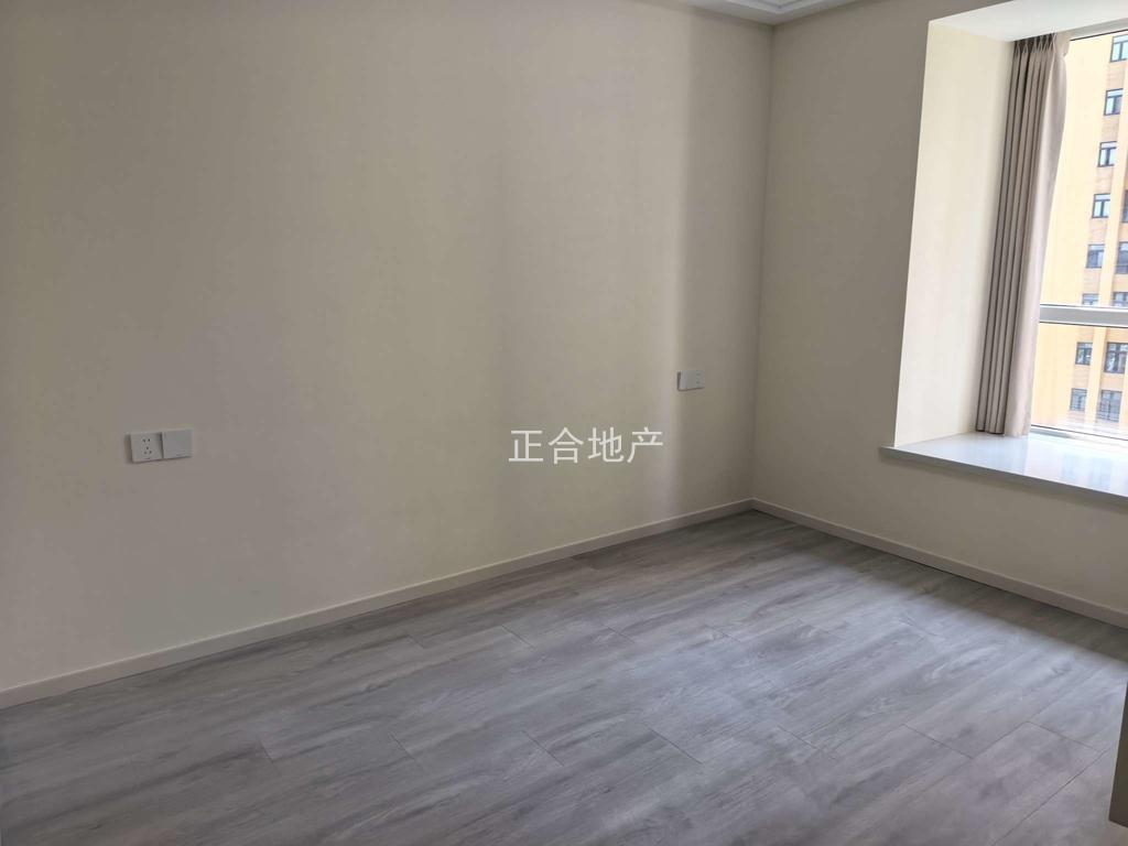 城南，森林国际城，电梯好楼层，证满二年中央空调，家电齐全，诚心出售