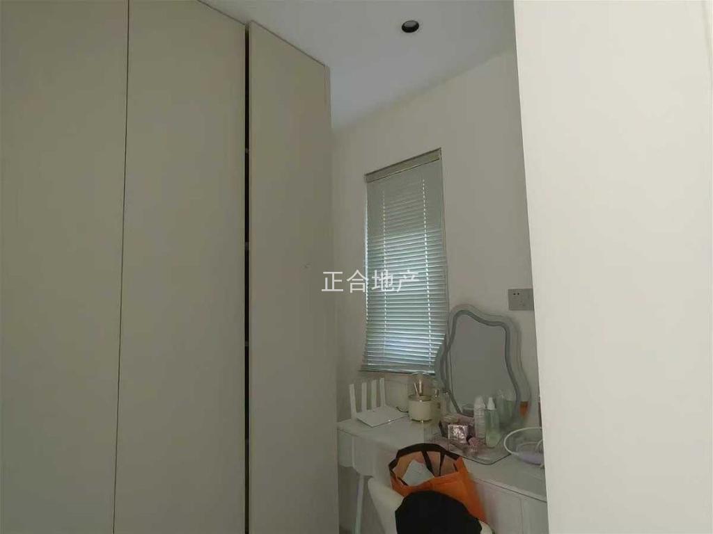 亏本急售，森林国际北苑，精装三房，中间好楼层，证满二，户型方正