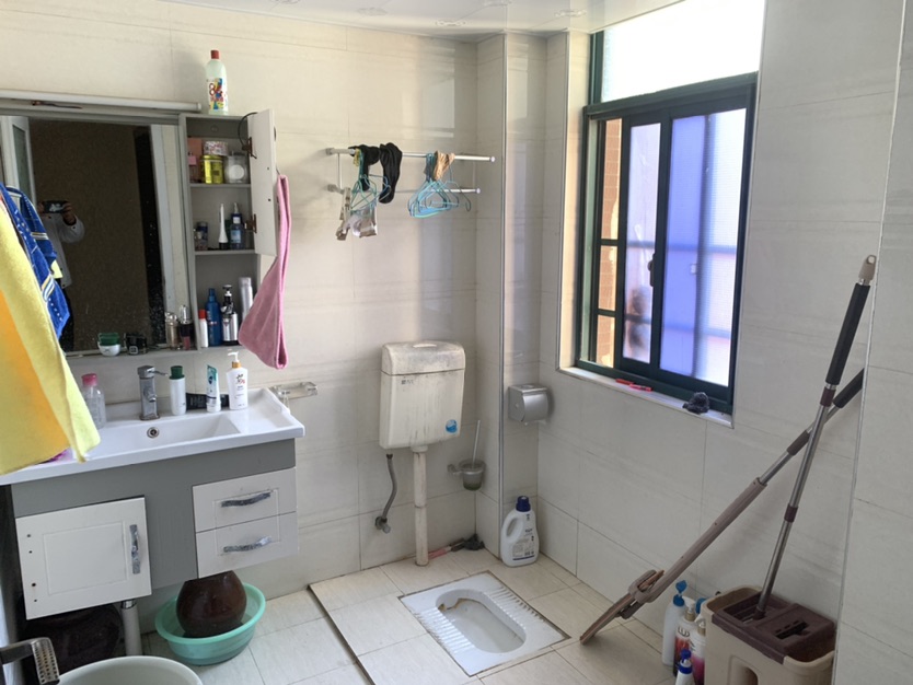 车站对面，时代广场精装修两房，满五年