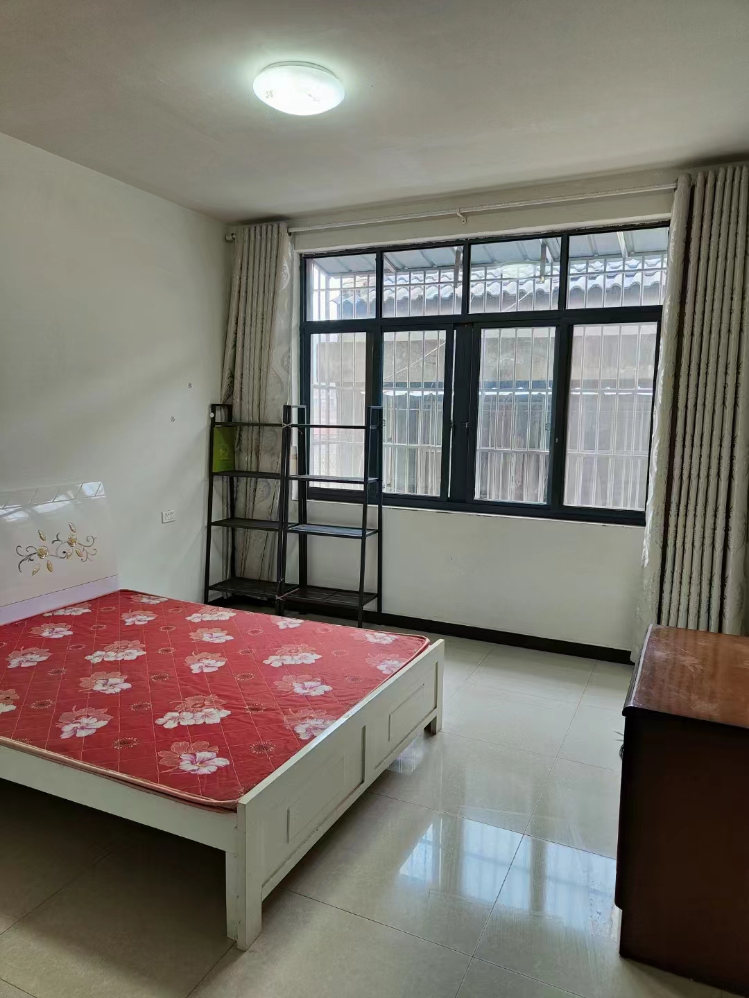 中百广场附近两室一厅出租，市衷心地段价格美丽