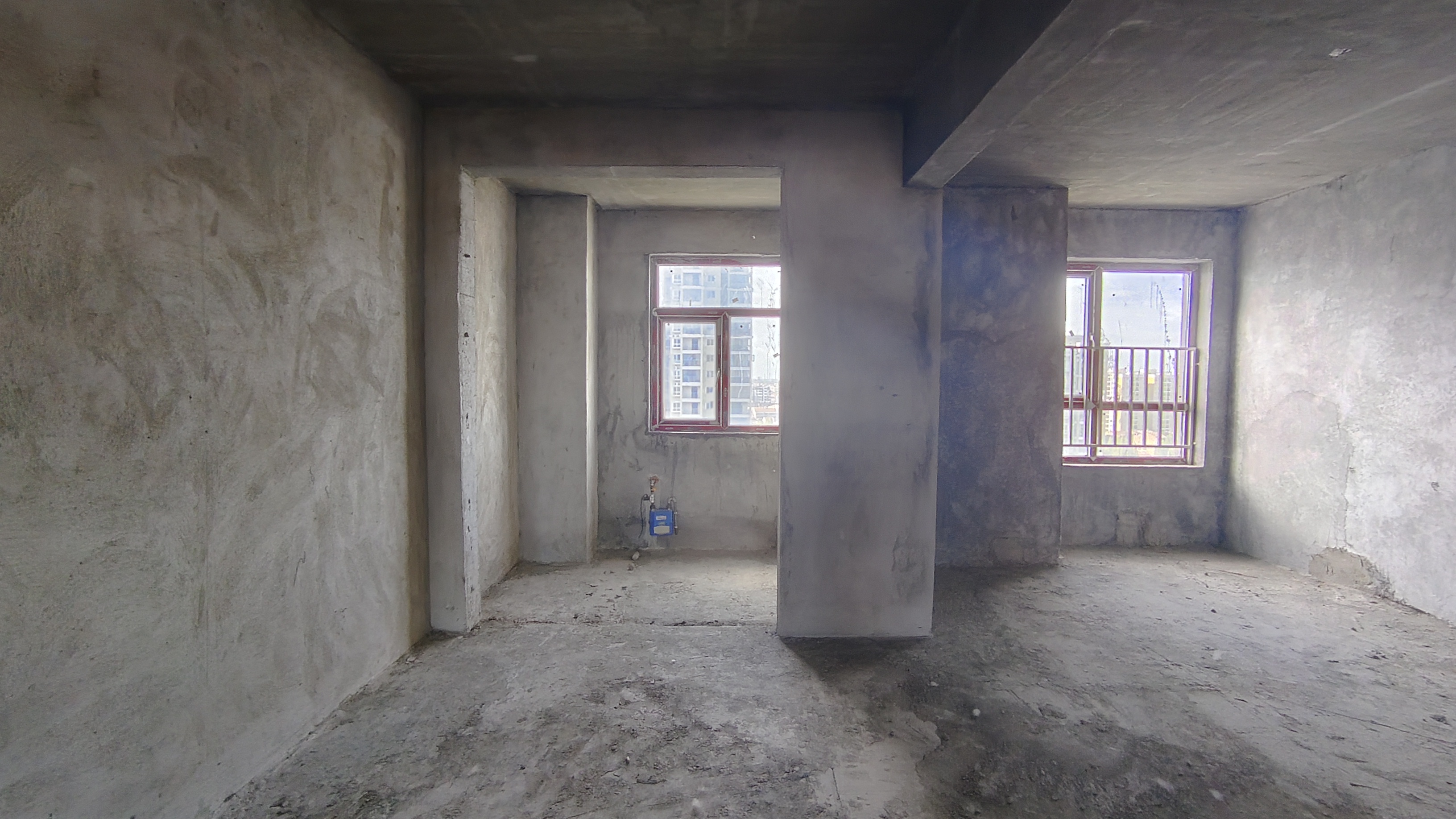 沔阳公馆.毛坯边户三房.证件满二.看房方便