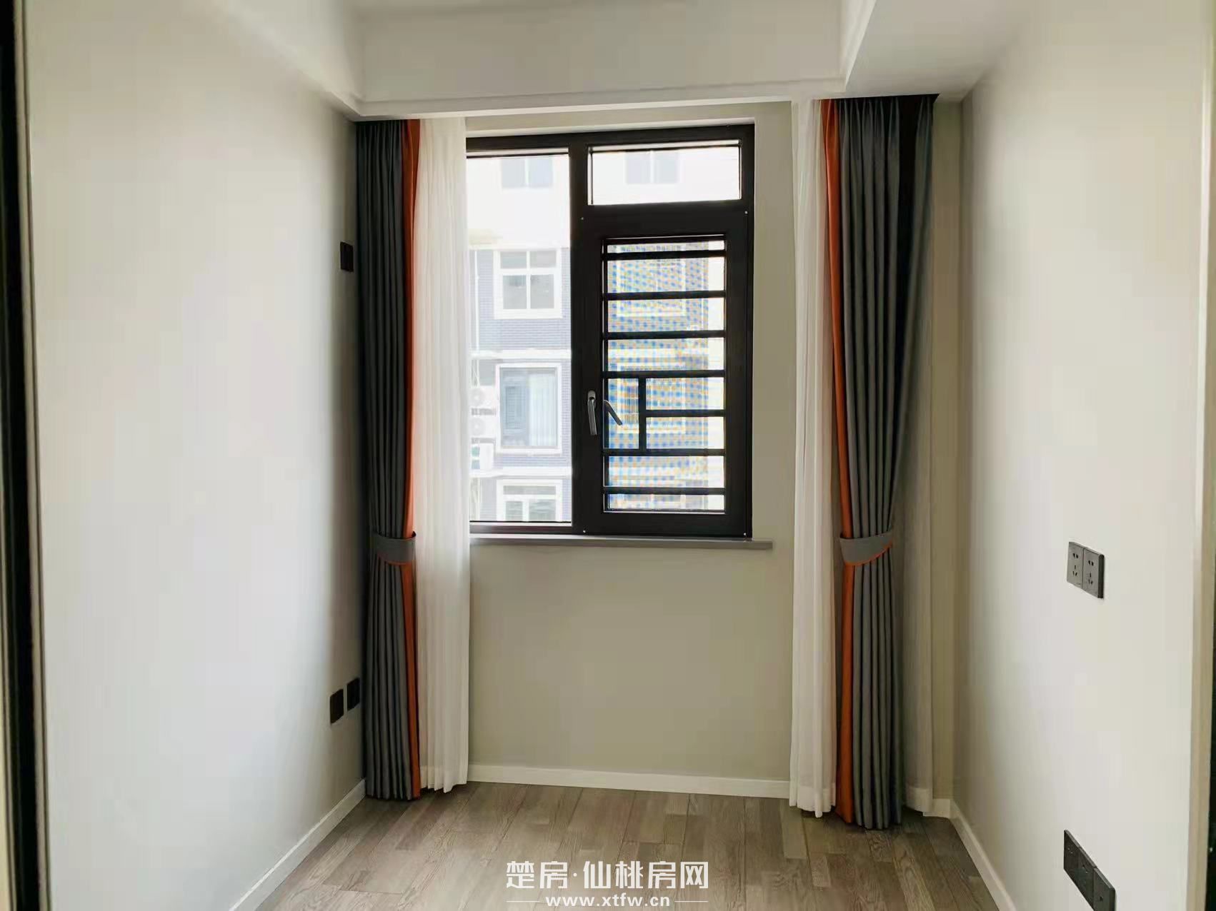 职院南门旁边清水湾小区