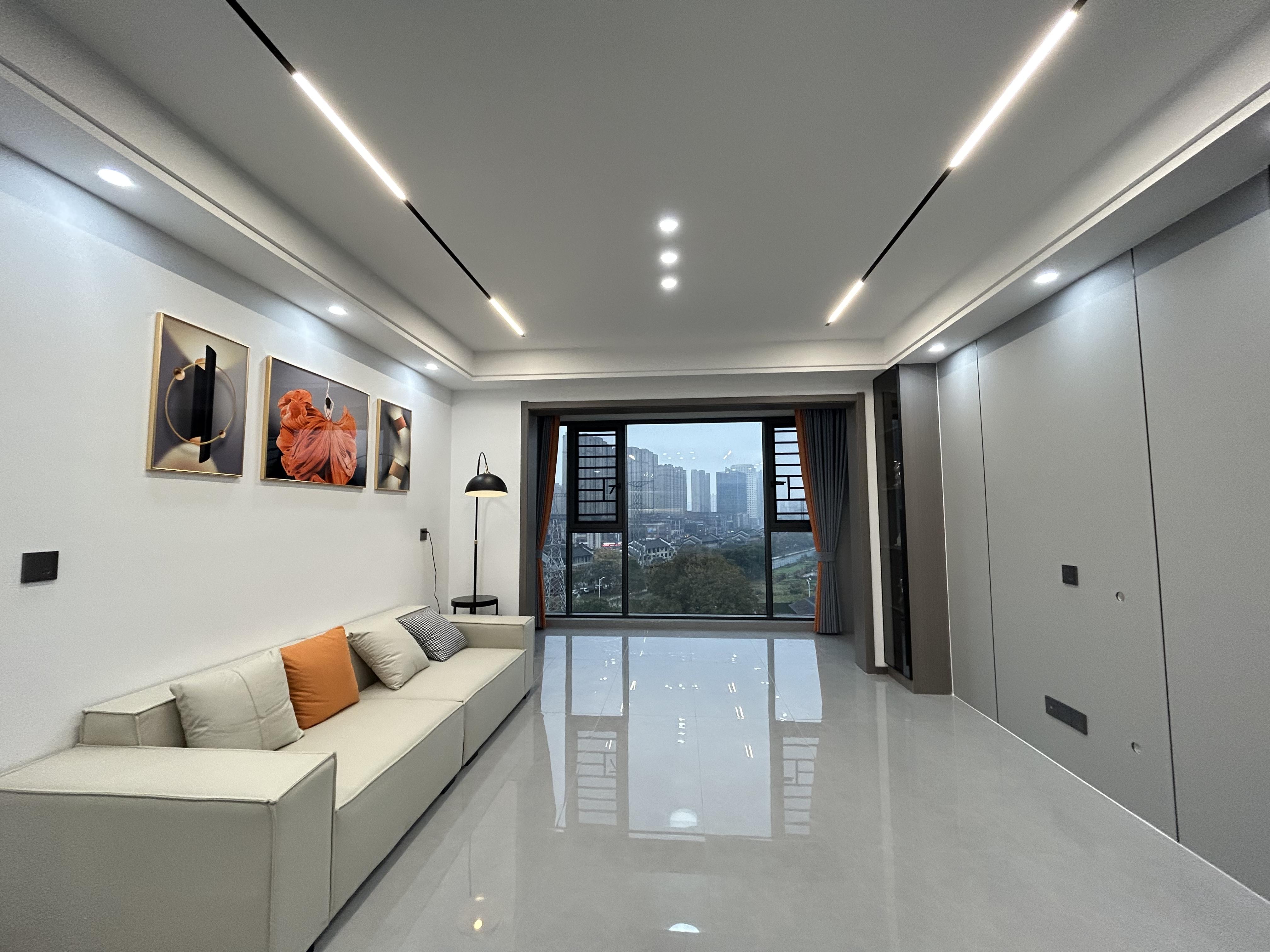 仙桃满庭春3室2厅1卫，全新精装修 优价出售！机会难得！