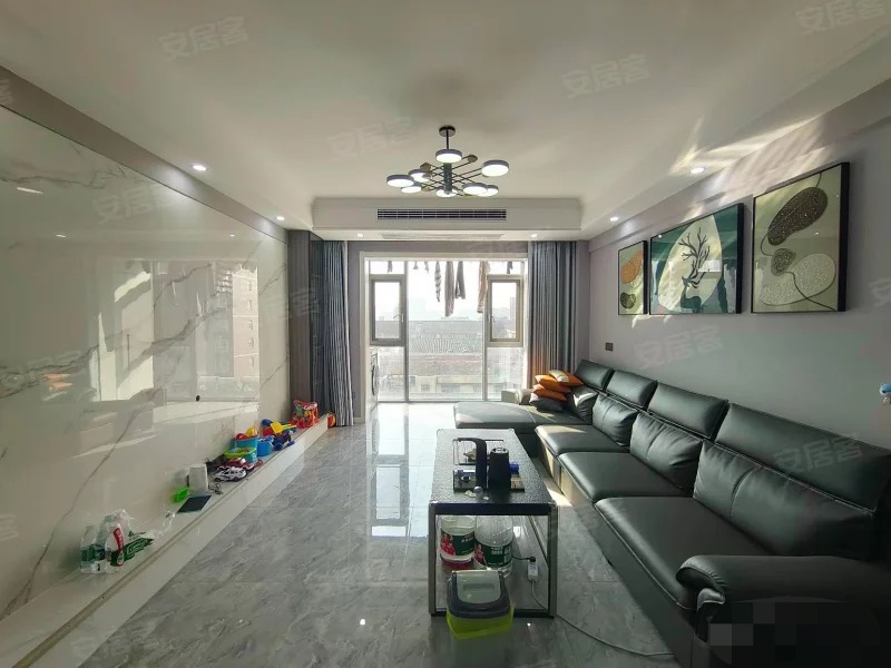 捡漏，天下城市星座，整个片区zui便宜的一套 ，9.9成新，电梯小高层，中间好楼层，采光好,证满二