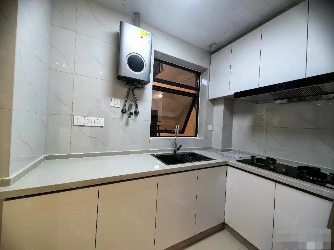 48，降价了，城西锦华shou府，电梯好楼层，业主诚心出售，全新装修，全屋中央空调，包过户费，一天未住