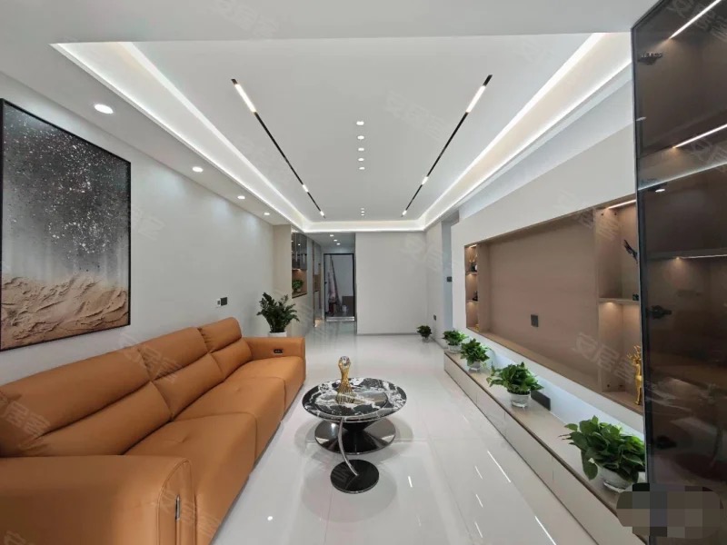 森林国际城北苑，电梯小高层，好楼层，全新精装三房二卫，业主包满二送车位