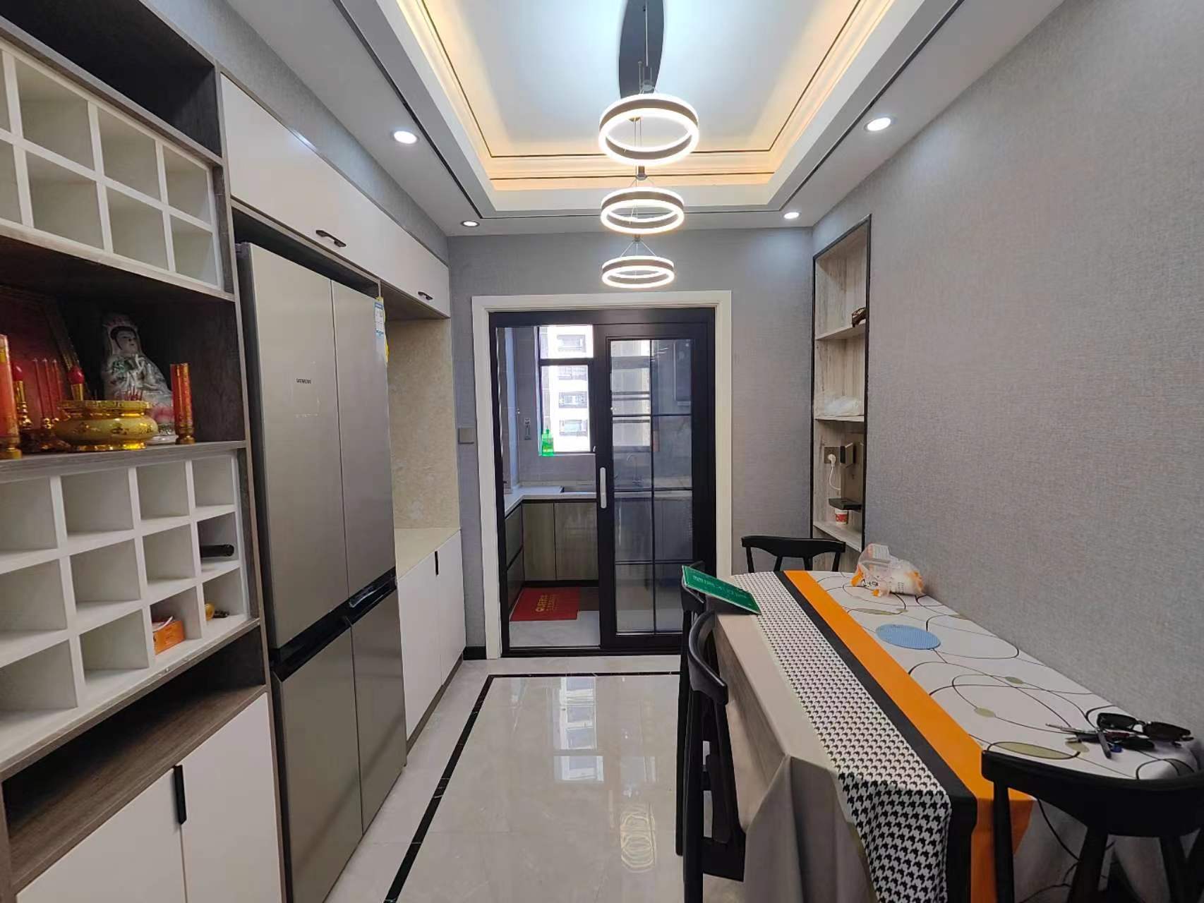 和合国际城精装大三房，边户南北通透户型方正，采光通风蛮好！