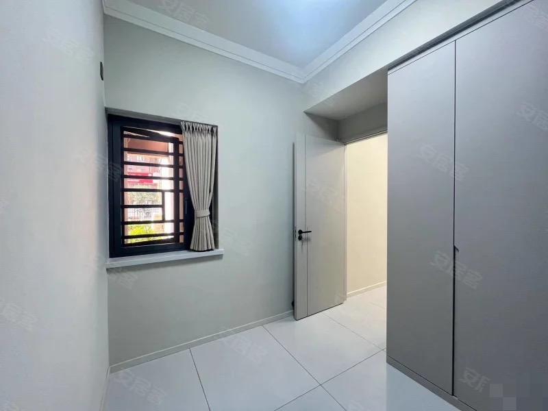 降价了，急售，供暖房，满庭春，一楼带大院子，全新装修三房，仙桃晓学旁