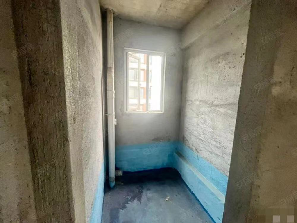 34，降价了，业主亏本出，蓝天白云捡漏价，送车位，边户大三房，单价5字开头