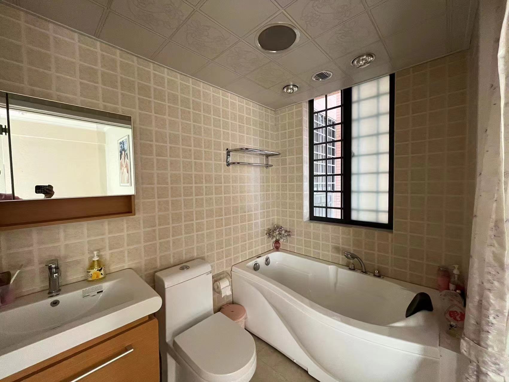 亿美国际公馆全新装修好楼层房东急售