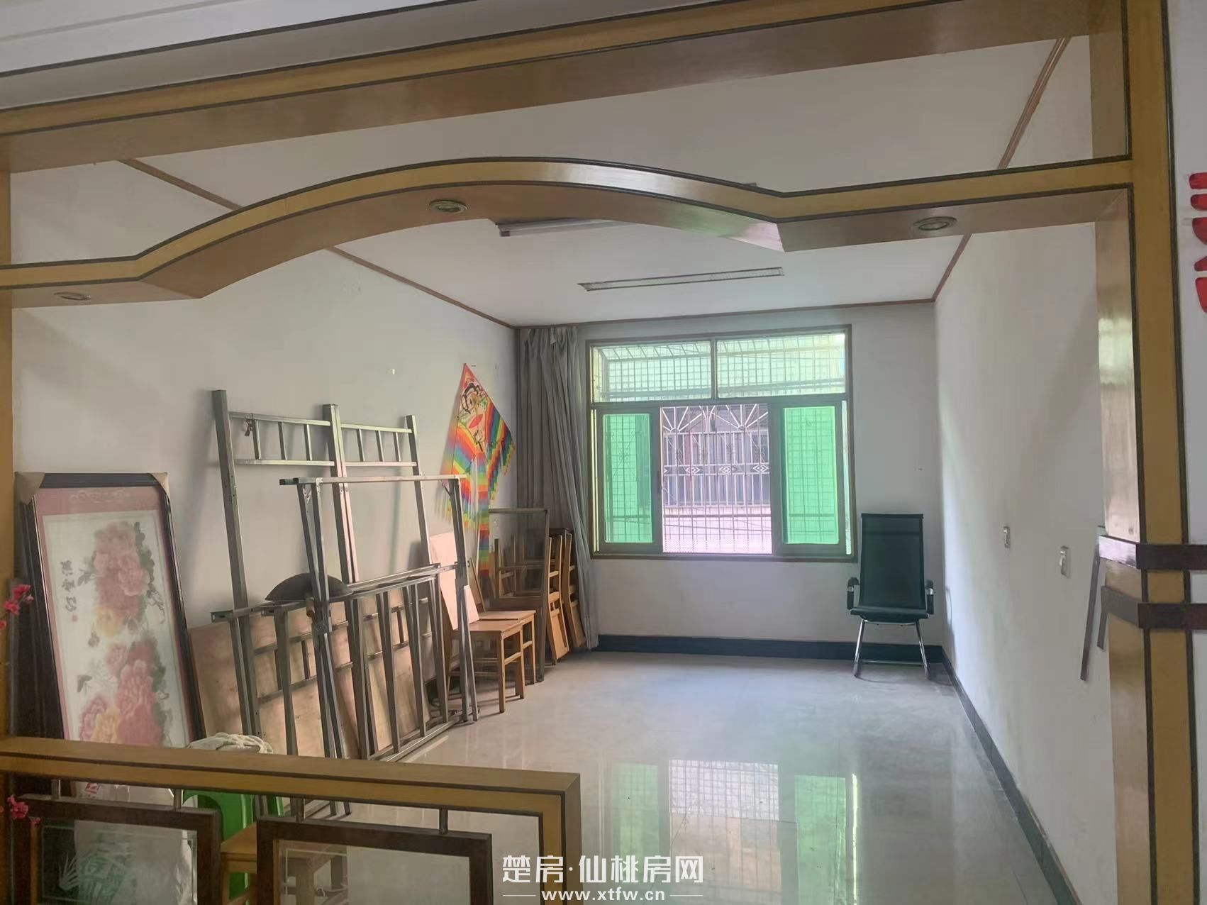 月亮湾附近剧场对面