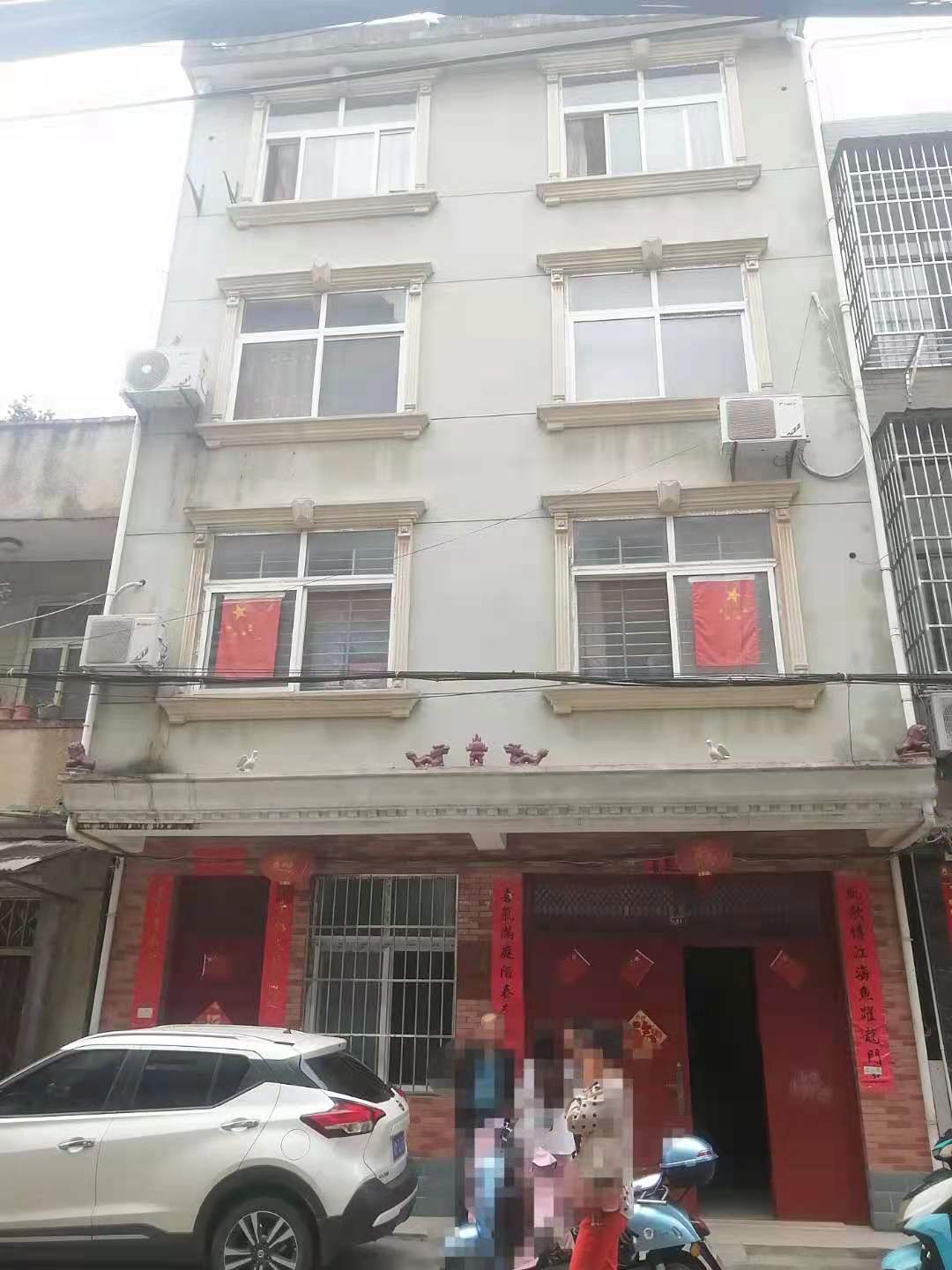 私房私房黄荆社区出场大门前路宽车出入方便证件齐全