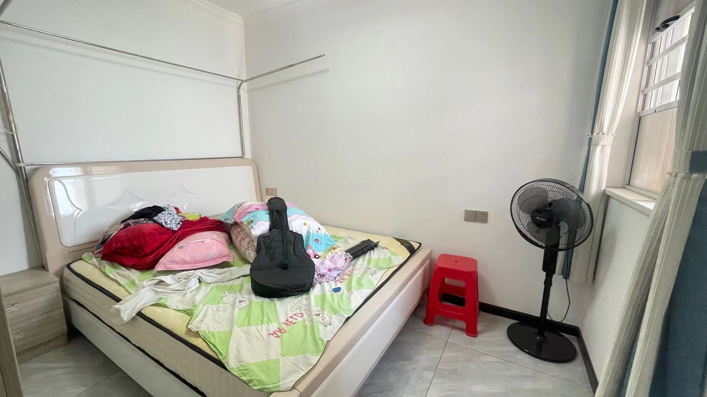 银湖城.精装三房.房子九成新.证件满二.看房方便