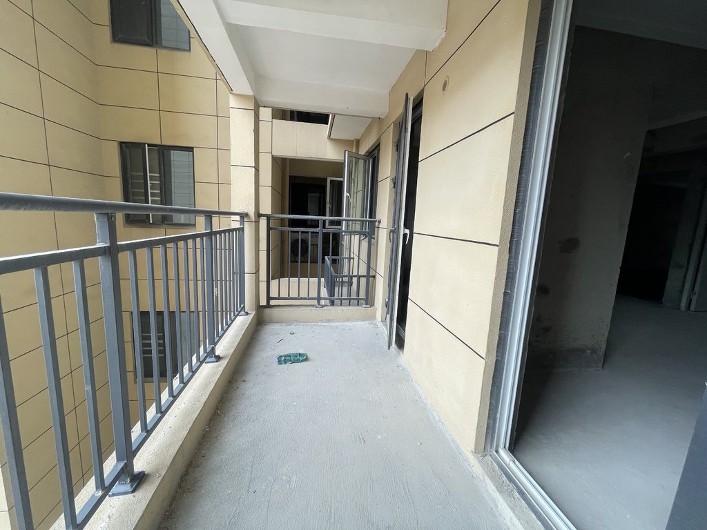 森林国际.毛坯三房.户型端正.楼层好.采光好