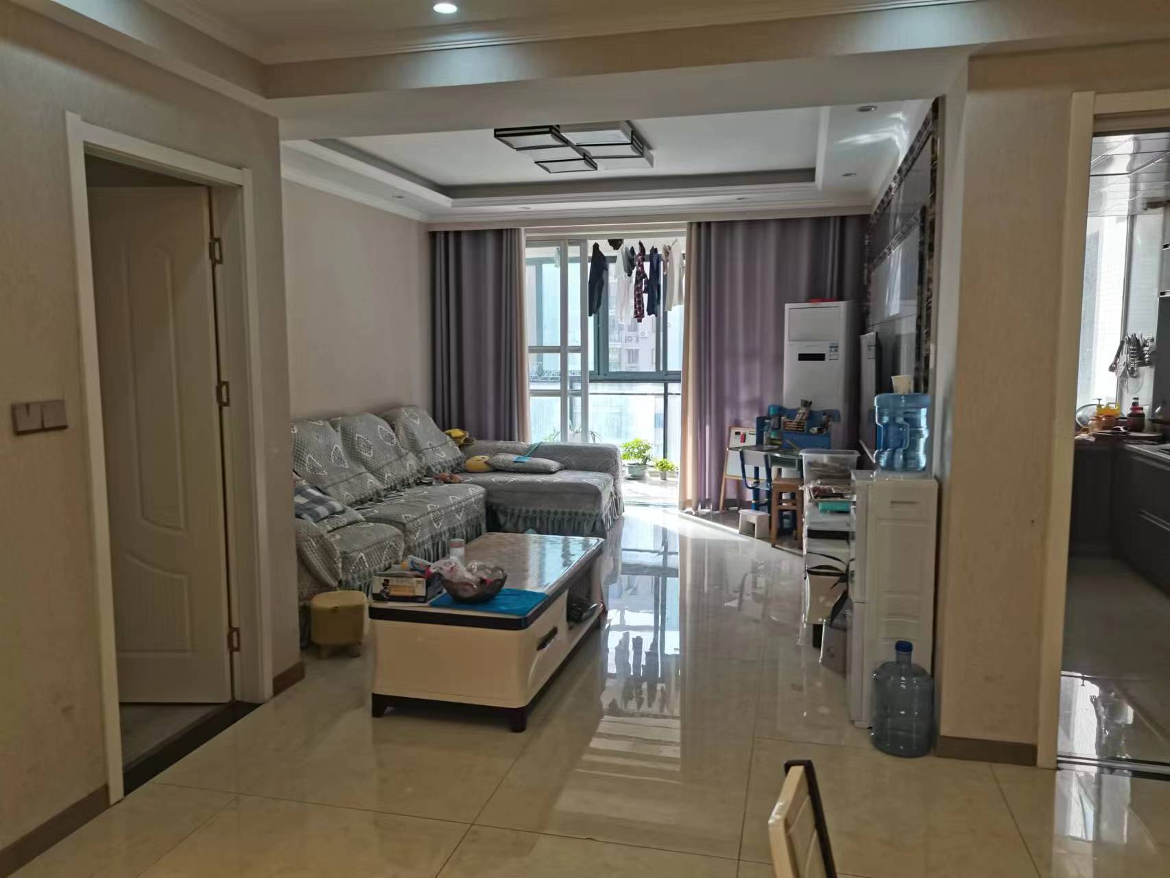 中央华府.精装三房.中间楼层.