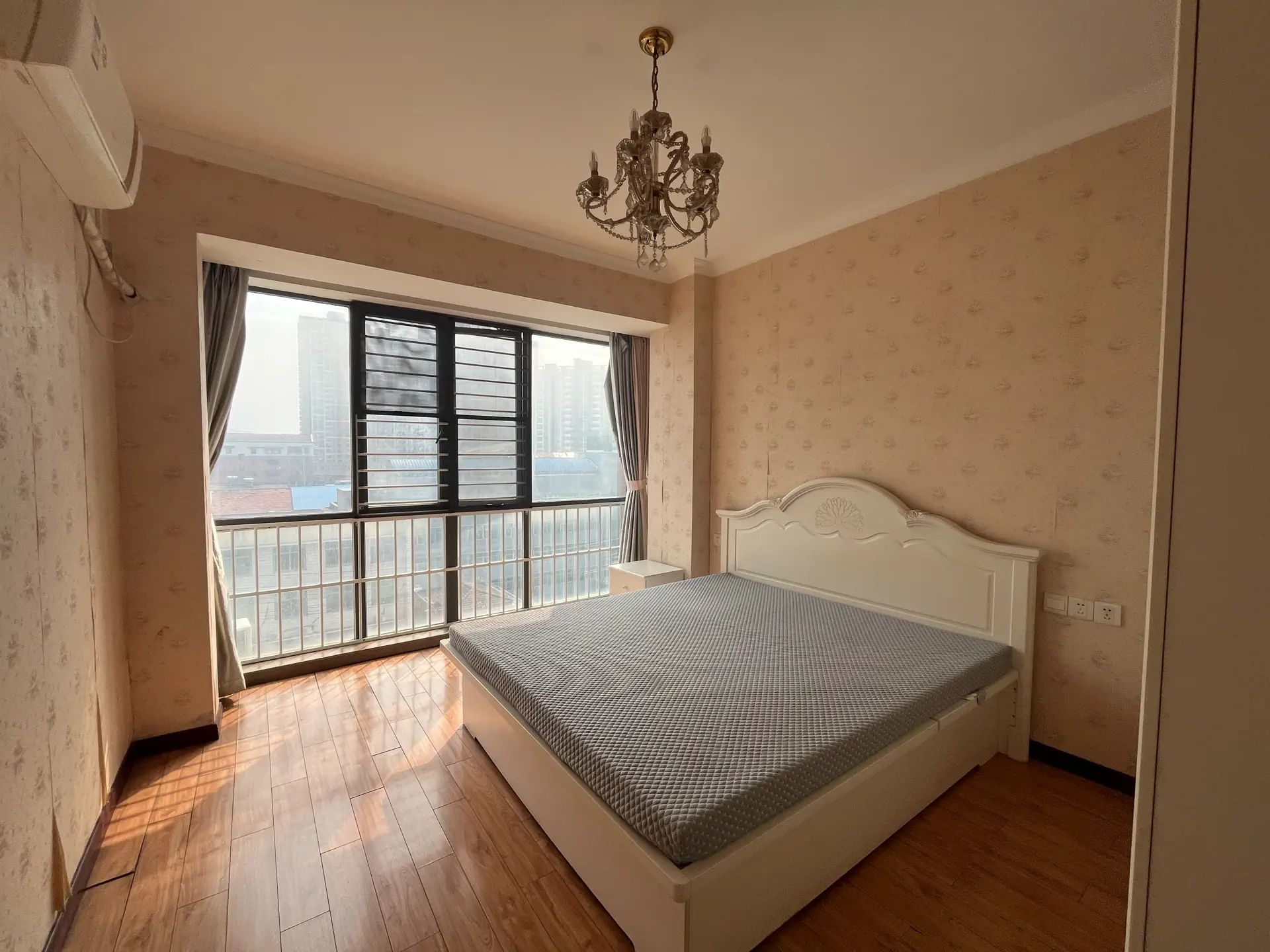 捡漏，商城附近，阳光一品，电梯精装大两房，中间好楼层