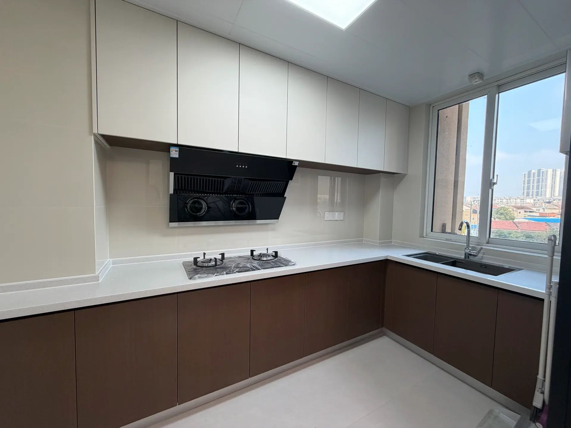 城南，吾悦广场旁，南国明珠，意式极简风，单价6100，南北通透双阳台，业主诚心出售