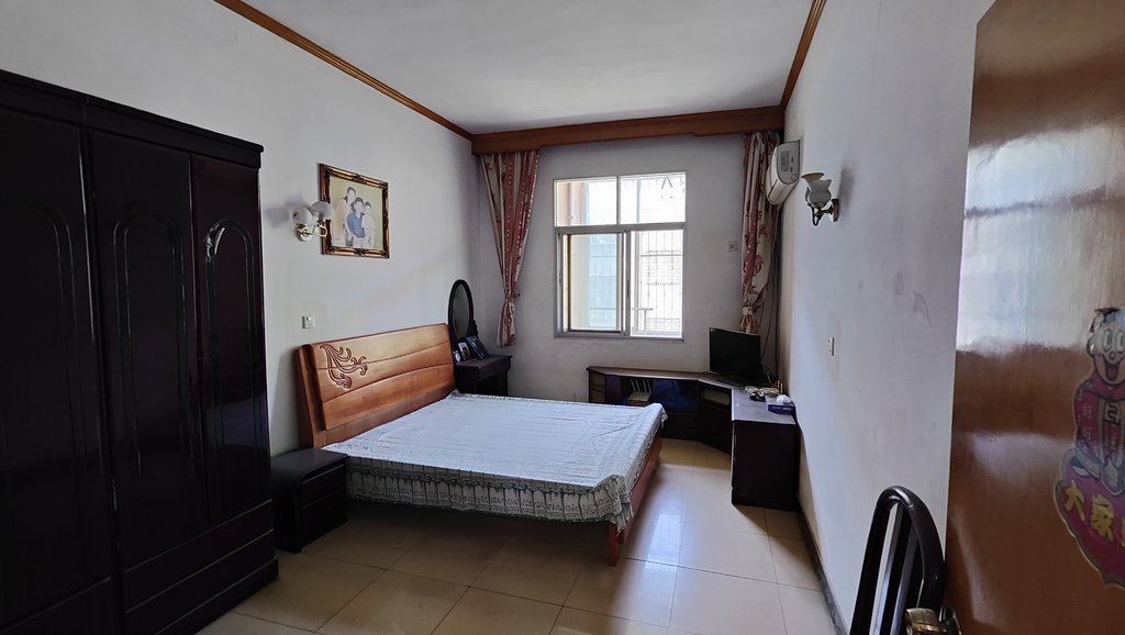 交通路实小仙源旁老检察院宿步梯三楼精装三房有院子能停车无物业管理费拎包即住