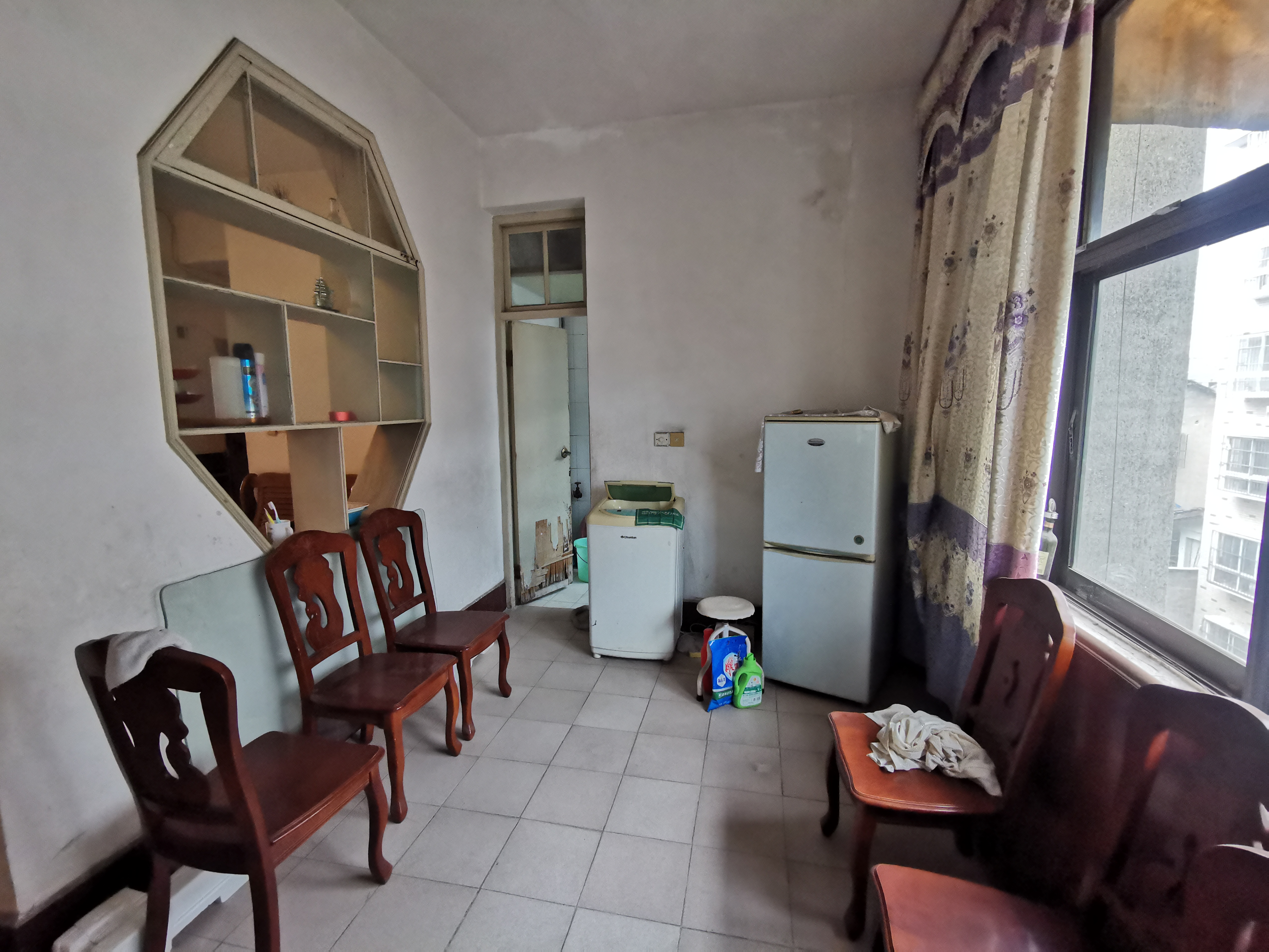 东区车站旁卫计委宿舍大三房格局好无遮挡实际面积100多平看房有钥匙