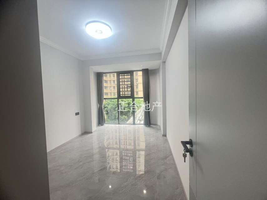 颐和公馆，复式，全新精装，一天未住，带大露台，老证