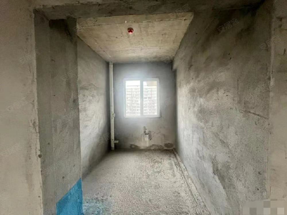 34，降价了，业主亏本出，蓝天白云捡漏价，送车位，边户大三房，单价5字开头