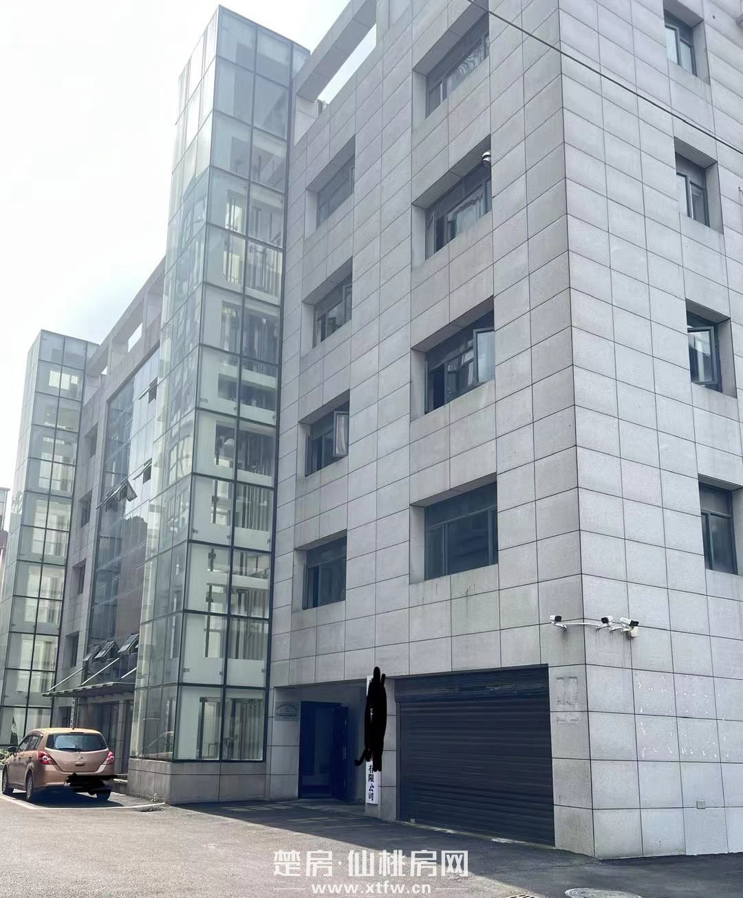 精装办公楼整层出租（有电梯有停车场）