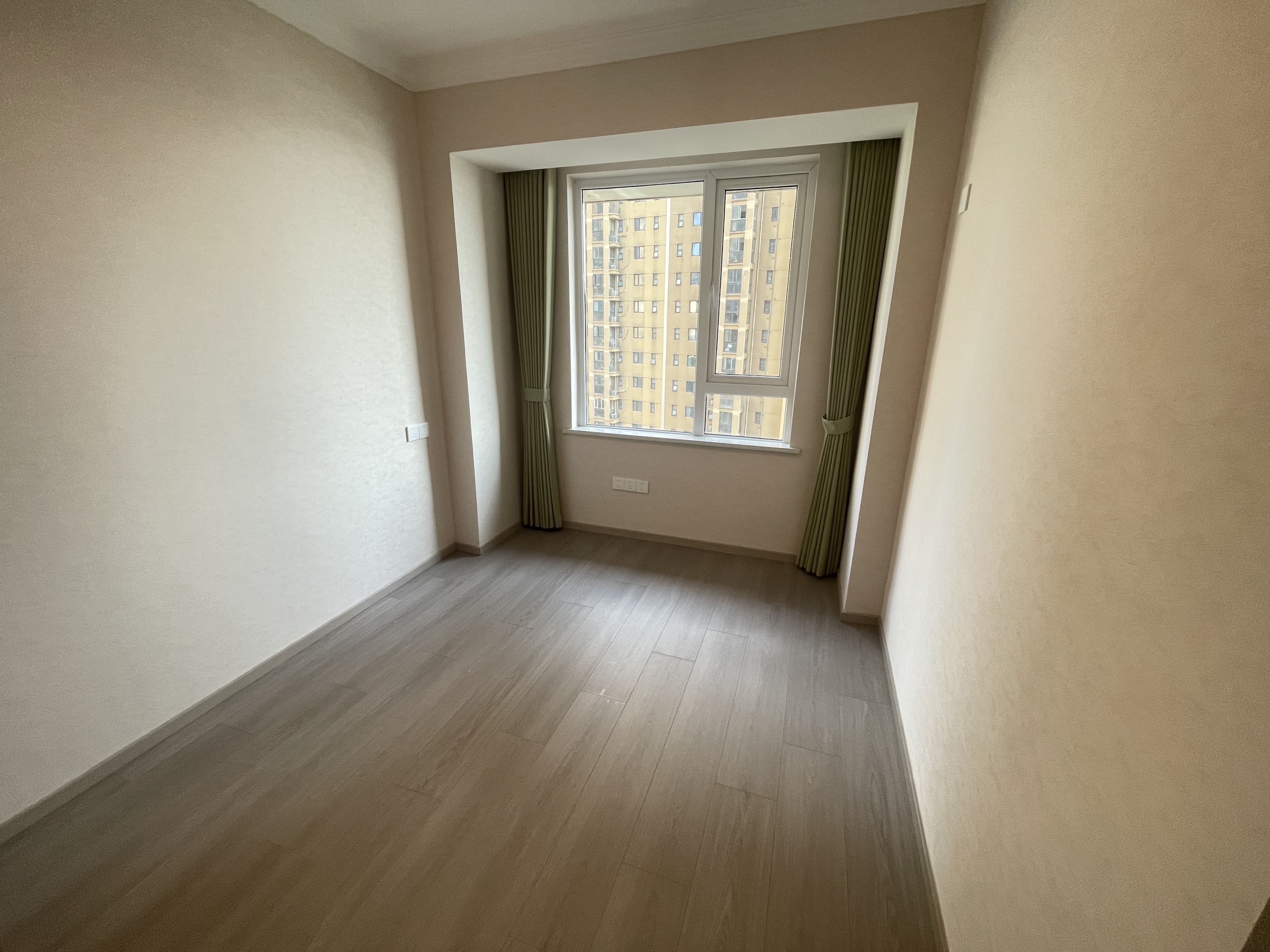 满庭春全新装修三房视野无遮挡阳台看下去就是操场不用接送了