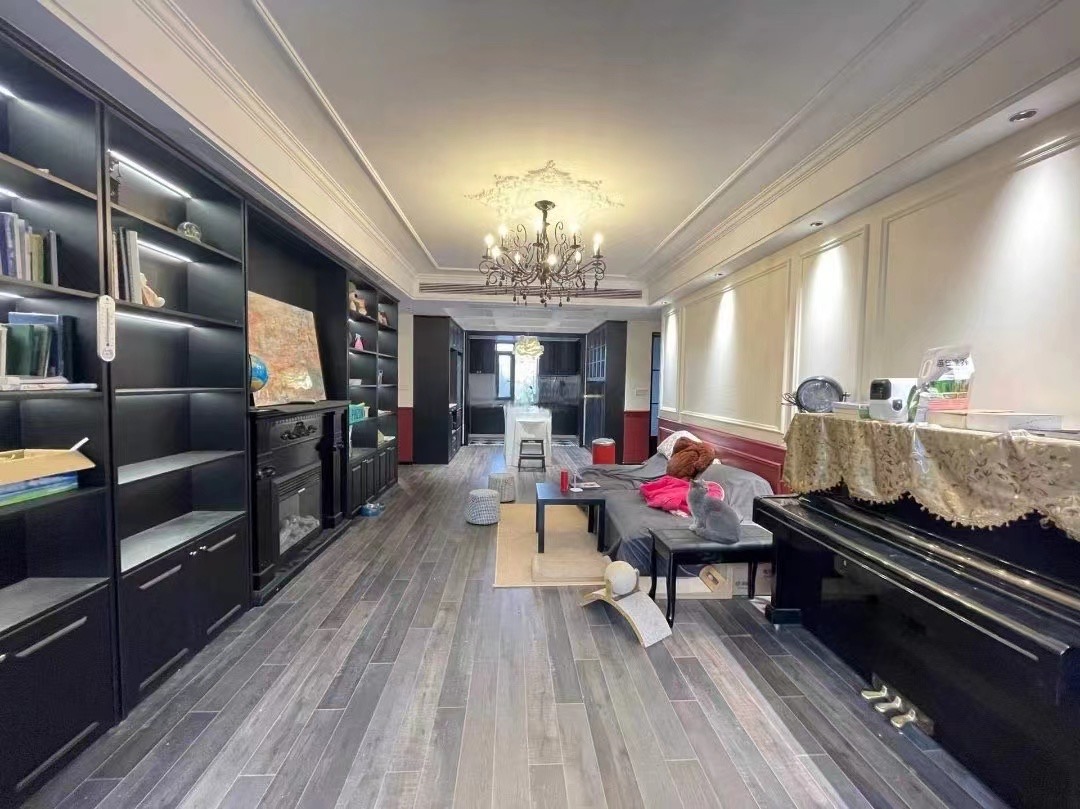 捡漏价格，业主急售， 城西，豪hua装修，绿地洋房，全屋定制家具，满二