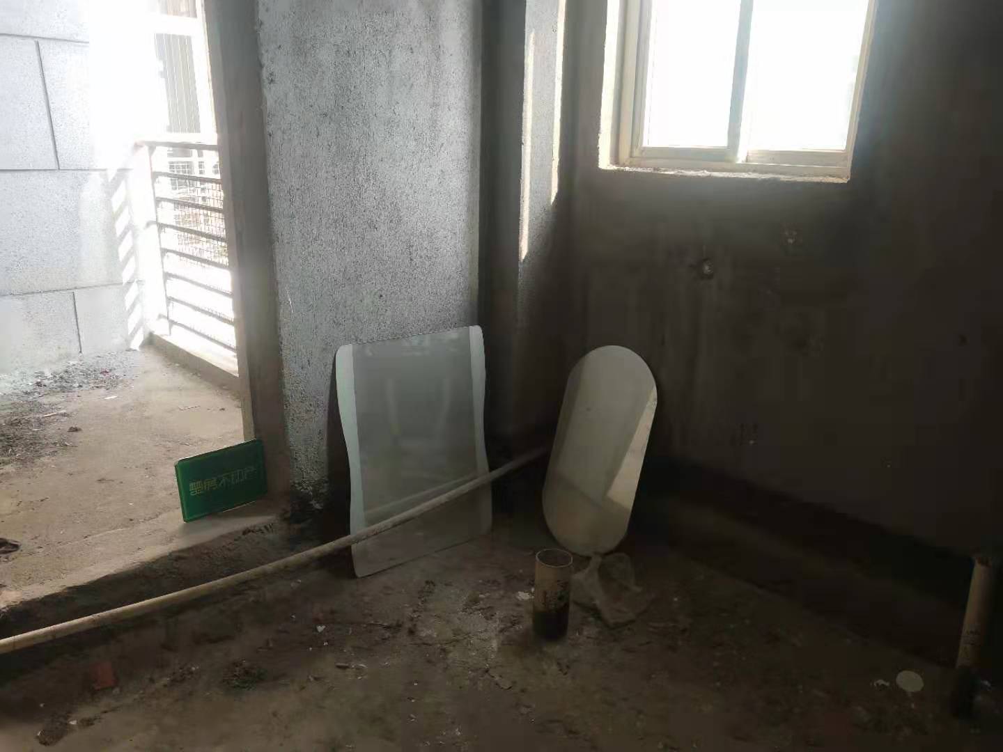 宏运名居毛坯大四房中间楼层方便看房