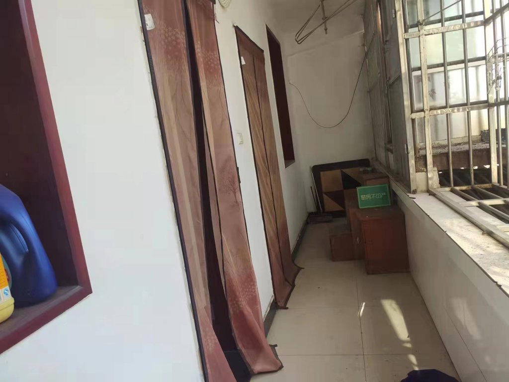 老人民医院宿舍中间楼层拎包即住带一储藏室