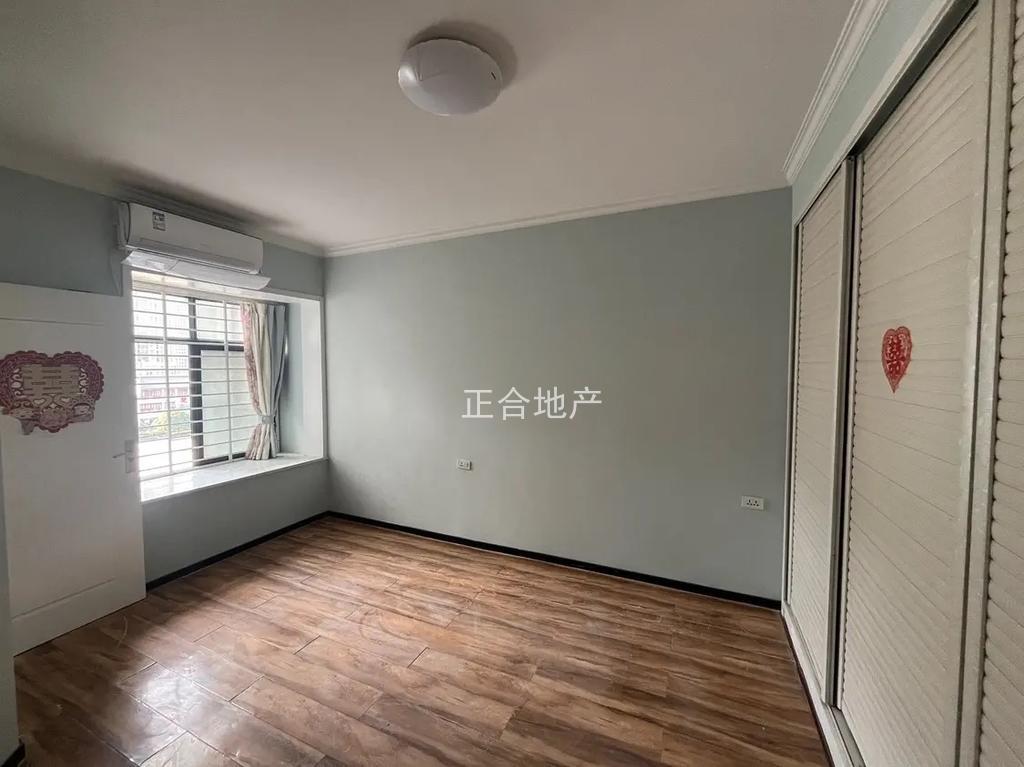 城南，沔阳公园旁，江汉星城，精装卖毛坯价，单价4700，精装三房，小高层，证满二