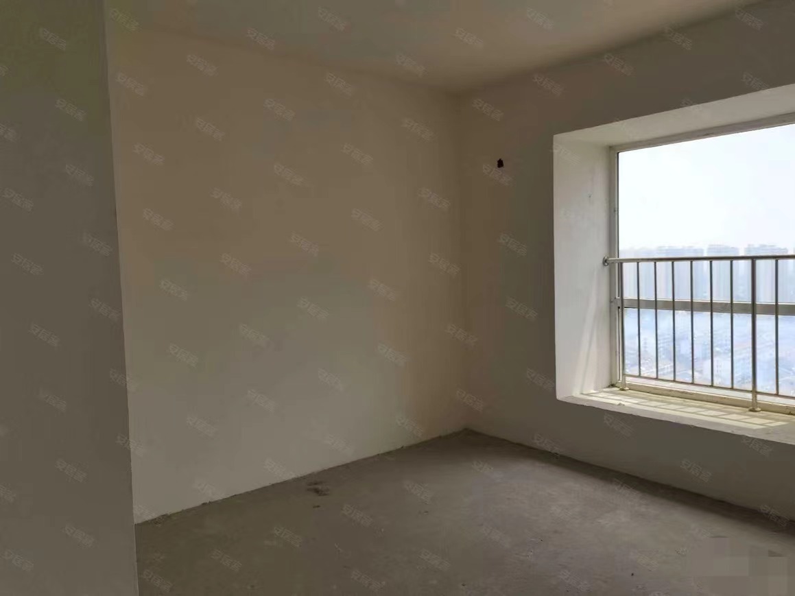 50，房东亏本出，城南，毛坯三房，单价4400​，证满五，电梯好楼层，速度来捡漏