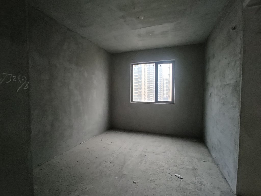 荣怀极地世家.毛坯四房.送路户花园.看房方便