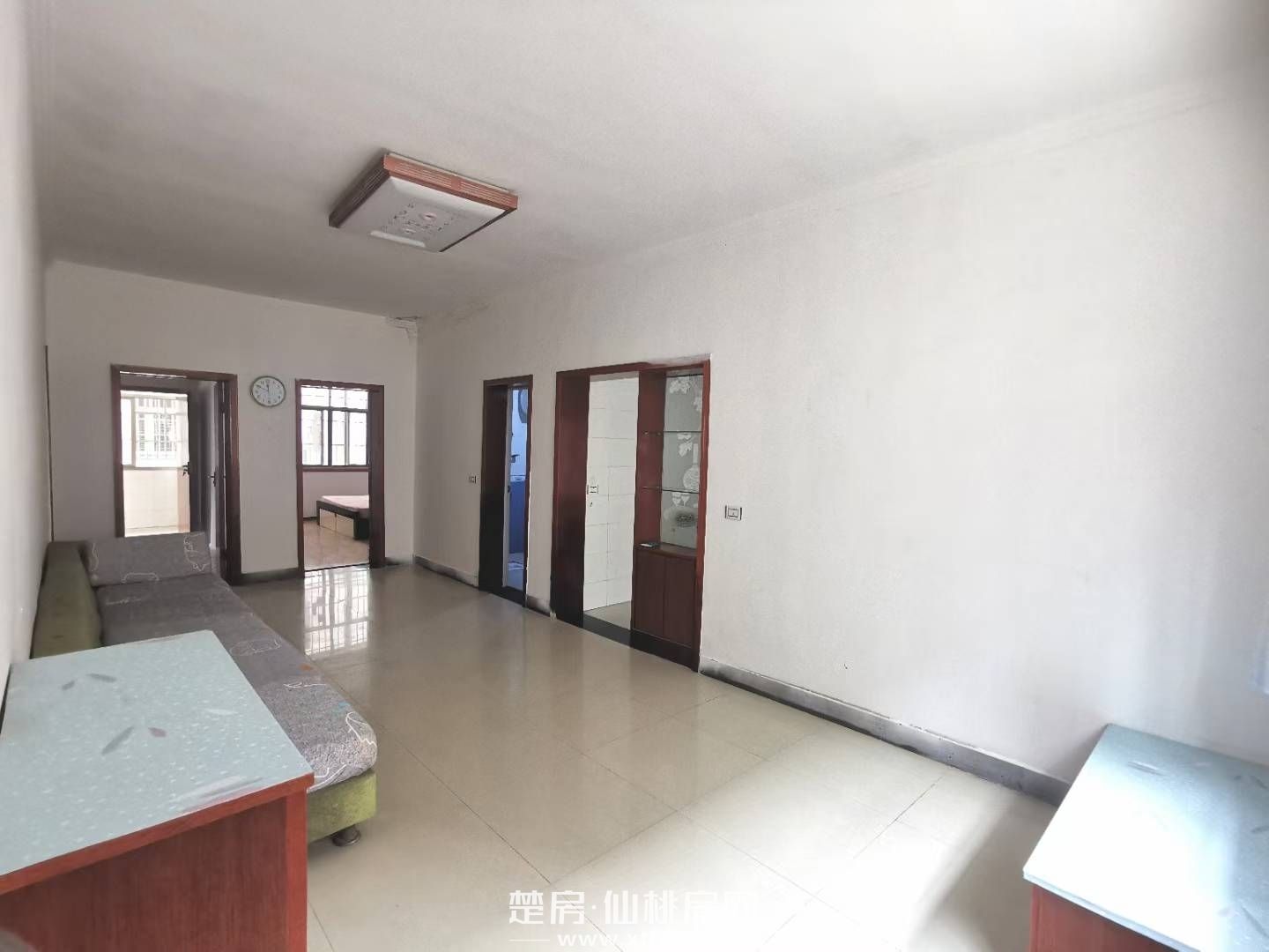 康湾路三室一厅2楼