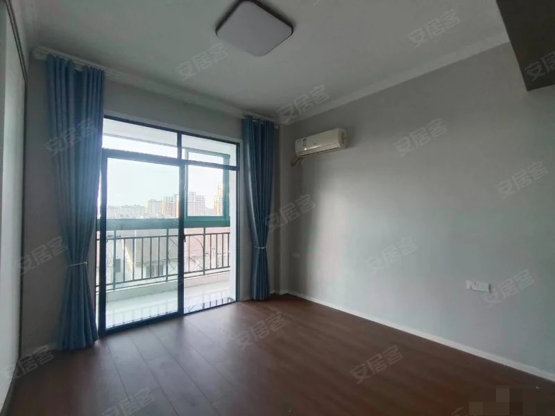 降价了，捡漏，纽芬兰旁边，电梯好楼层10楼，单价3700，精装三房，急售