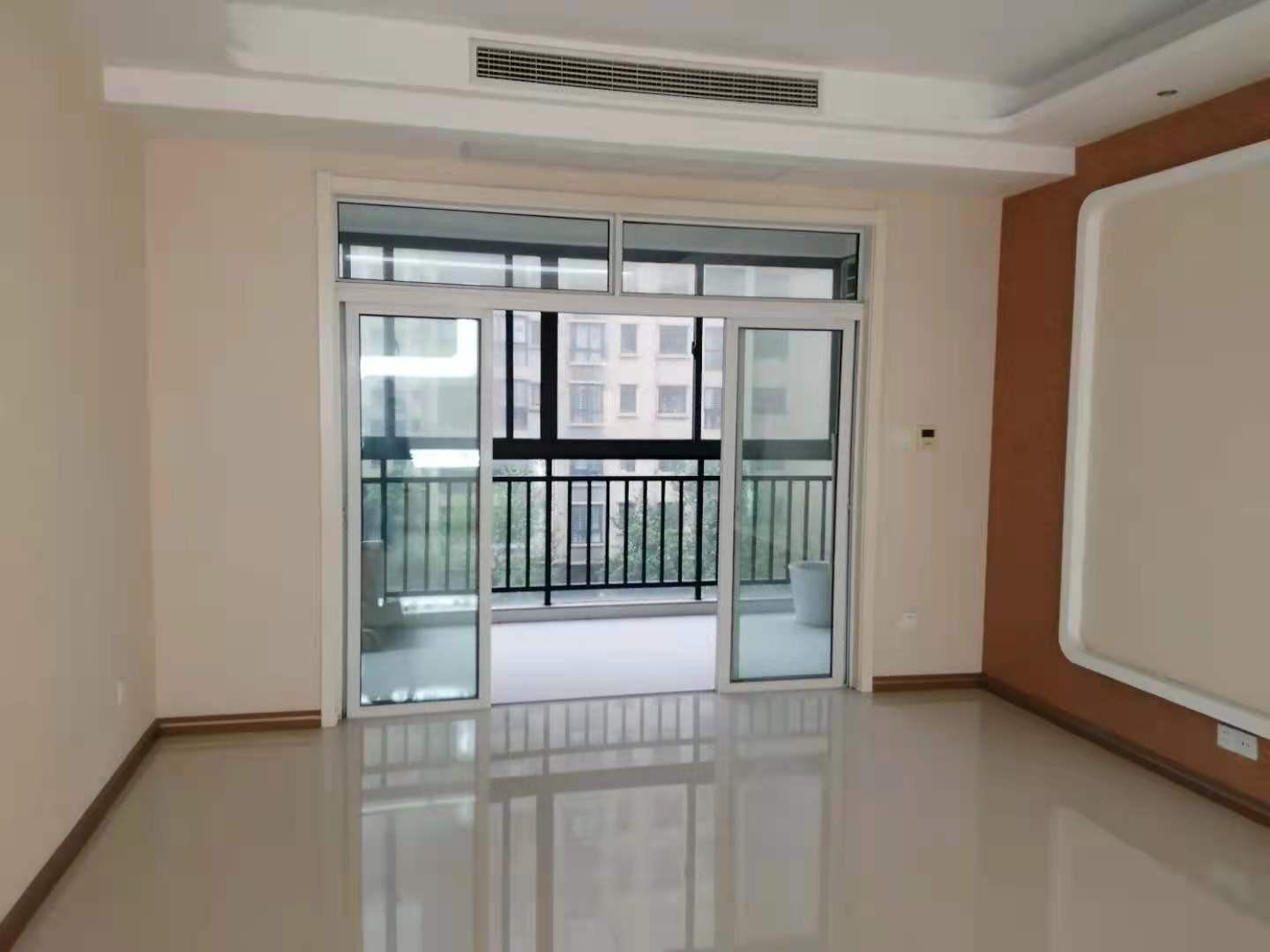 三丰鼎城地铁精装3室2厅2卫1阳台，交通便利，设施齐全