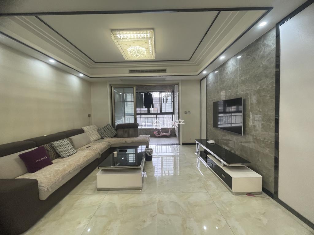 房东急卖，城南，元泰未来城A区，精装三房两卫，中间楼层，南北通透 ，边户 证满二，