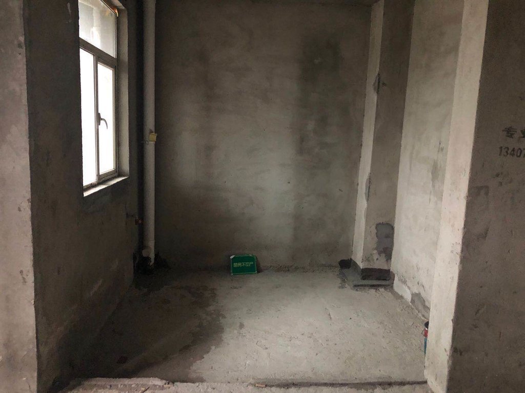 城南领秀城，毛坯带车位，边户，采光好视野好,人车分流